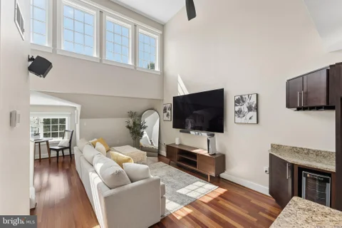 MLS: DCDC2278582