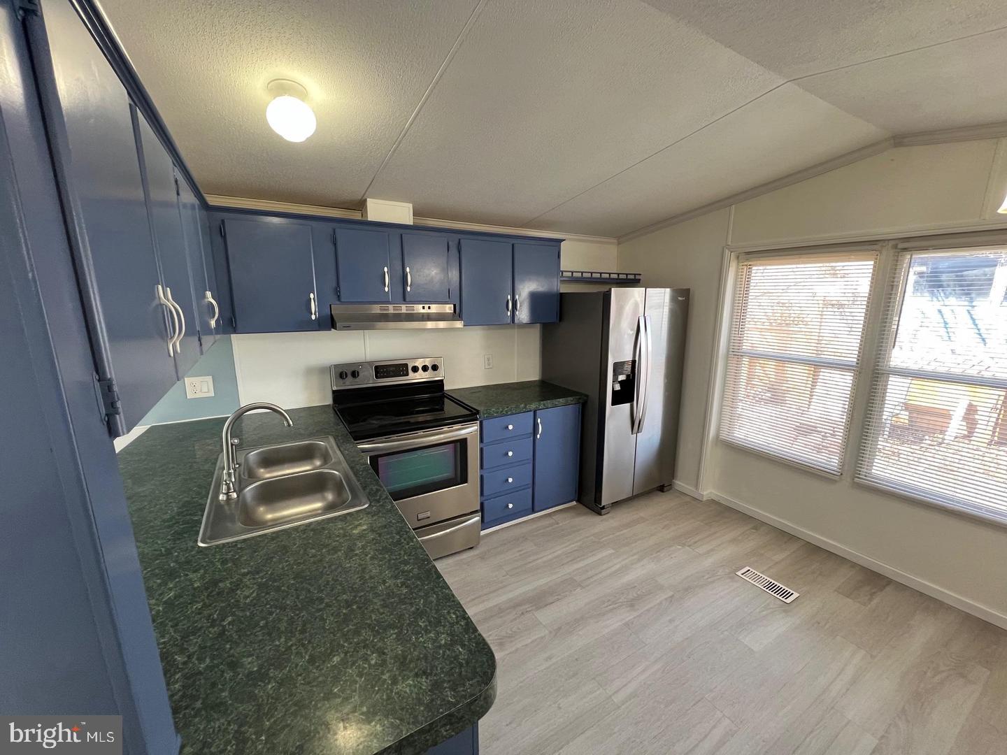 608 CROSSGATE DRIVE