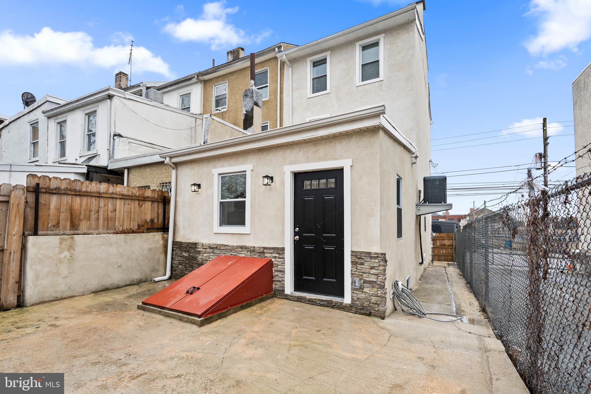 NORRISTOWN - Residential