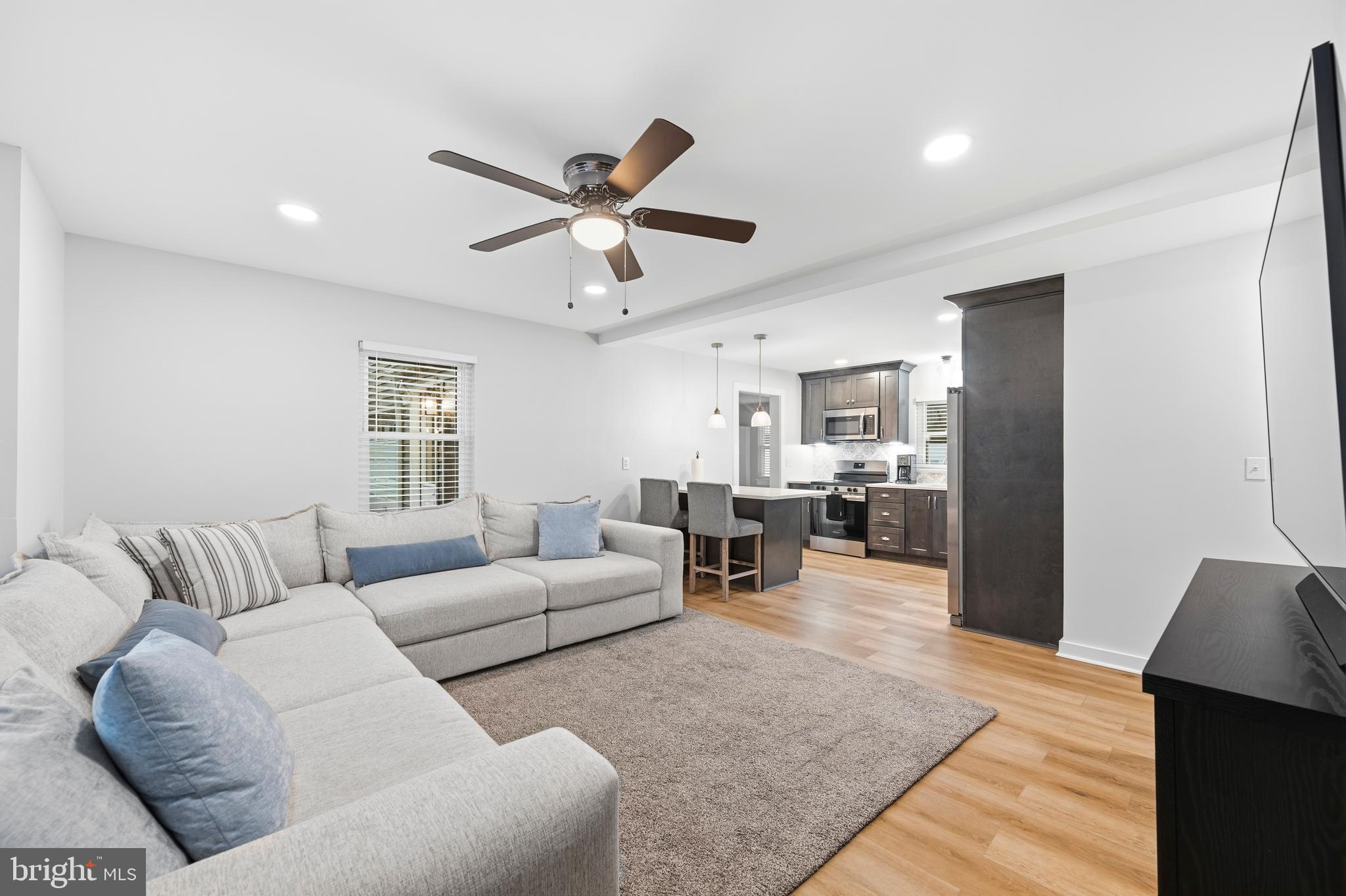 207 SEAL LANE