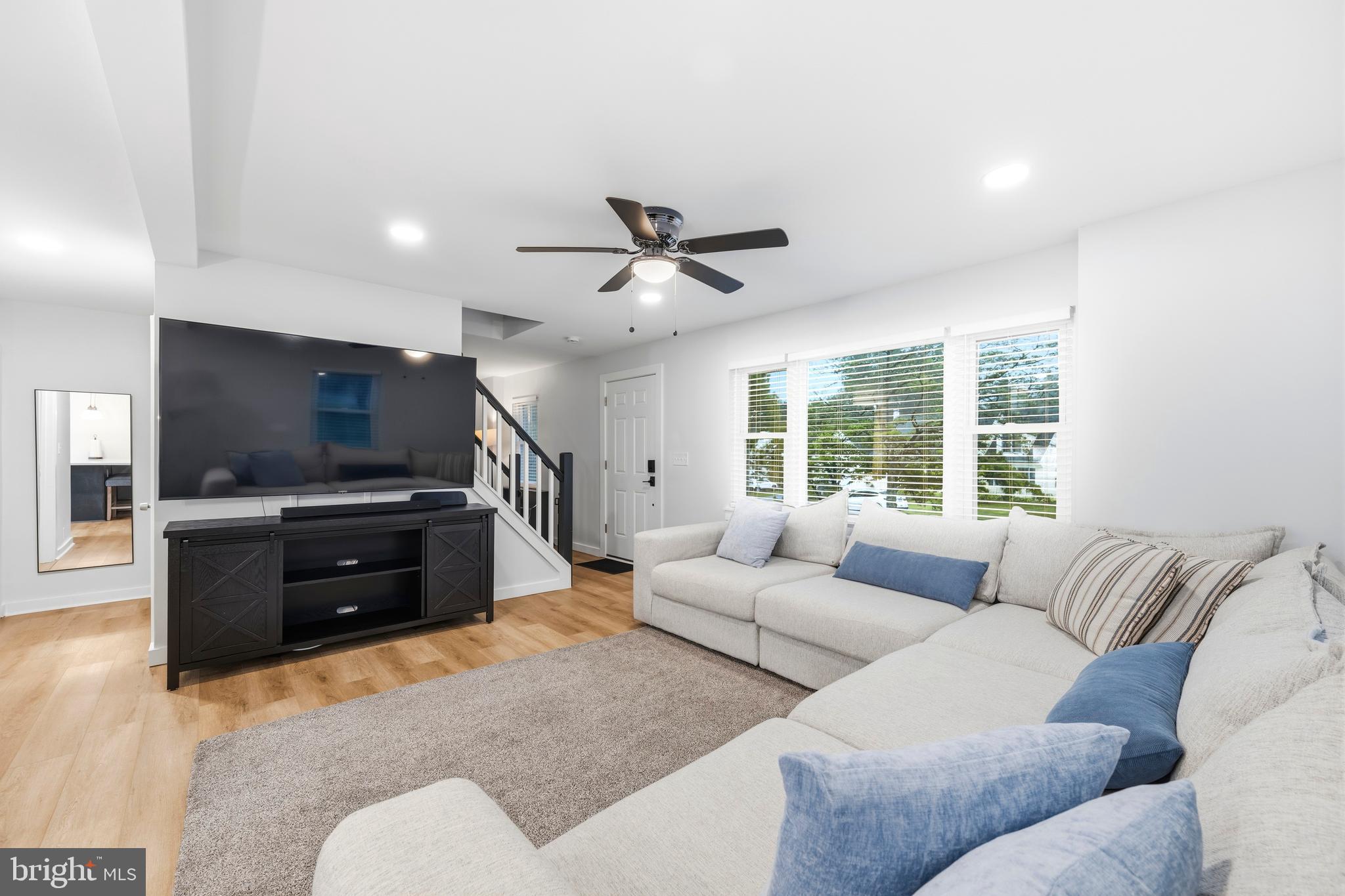 207 SEAL LANE