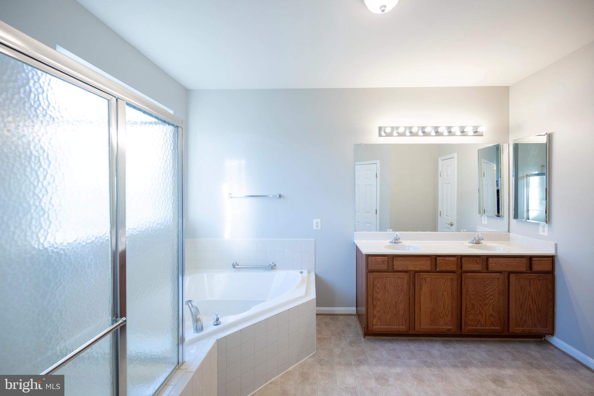 FOUR SEASONS IN HISTORIC VIRGINIA - Residential