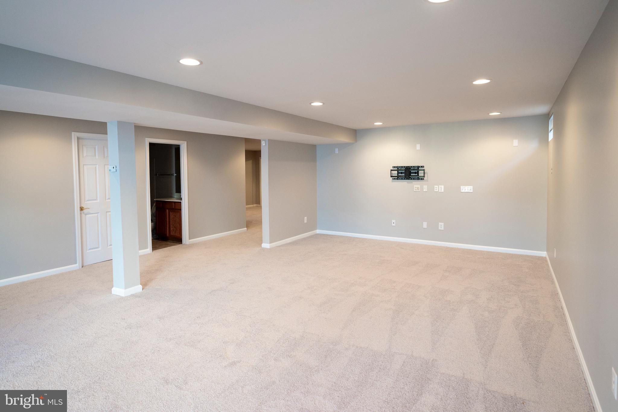 FOUR SEASONS IN HISTORIC VIRGINIA - Residential