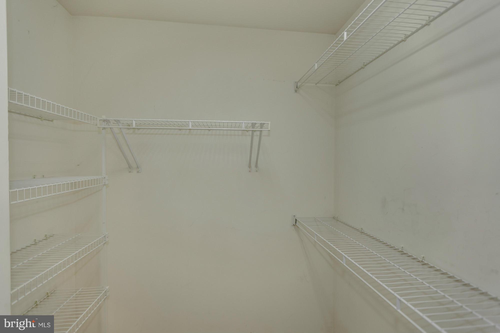 FAIR LAKES - Residential