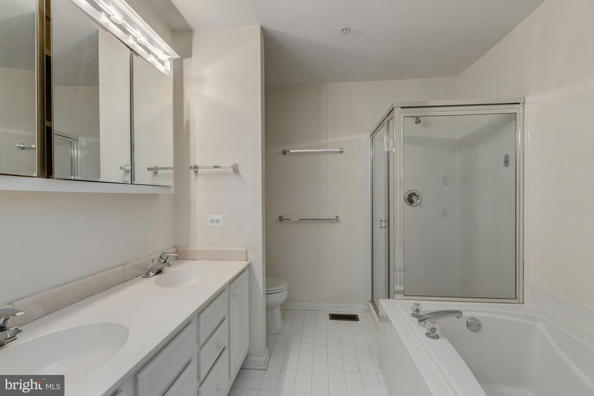 FAIR LAKES - Residential