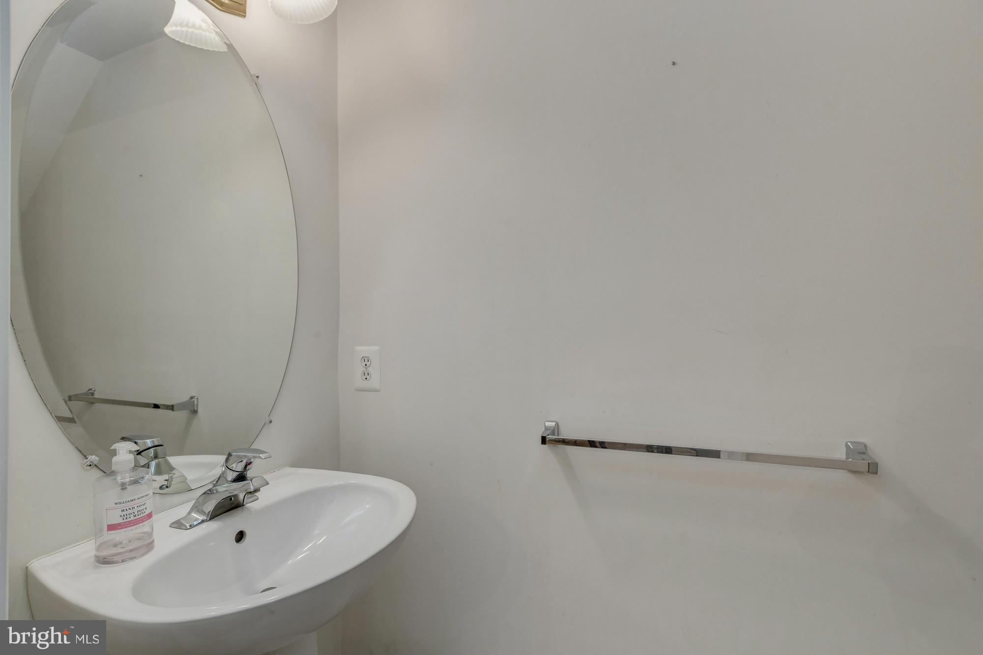 FAIR LAKES - Residential