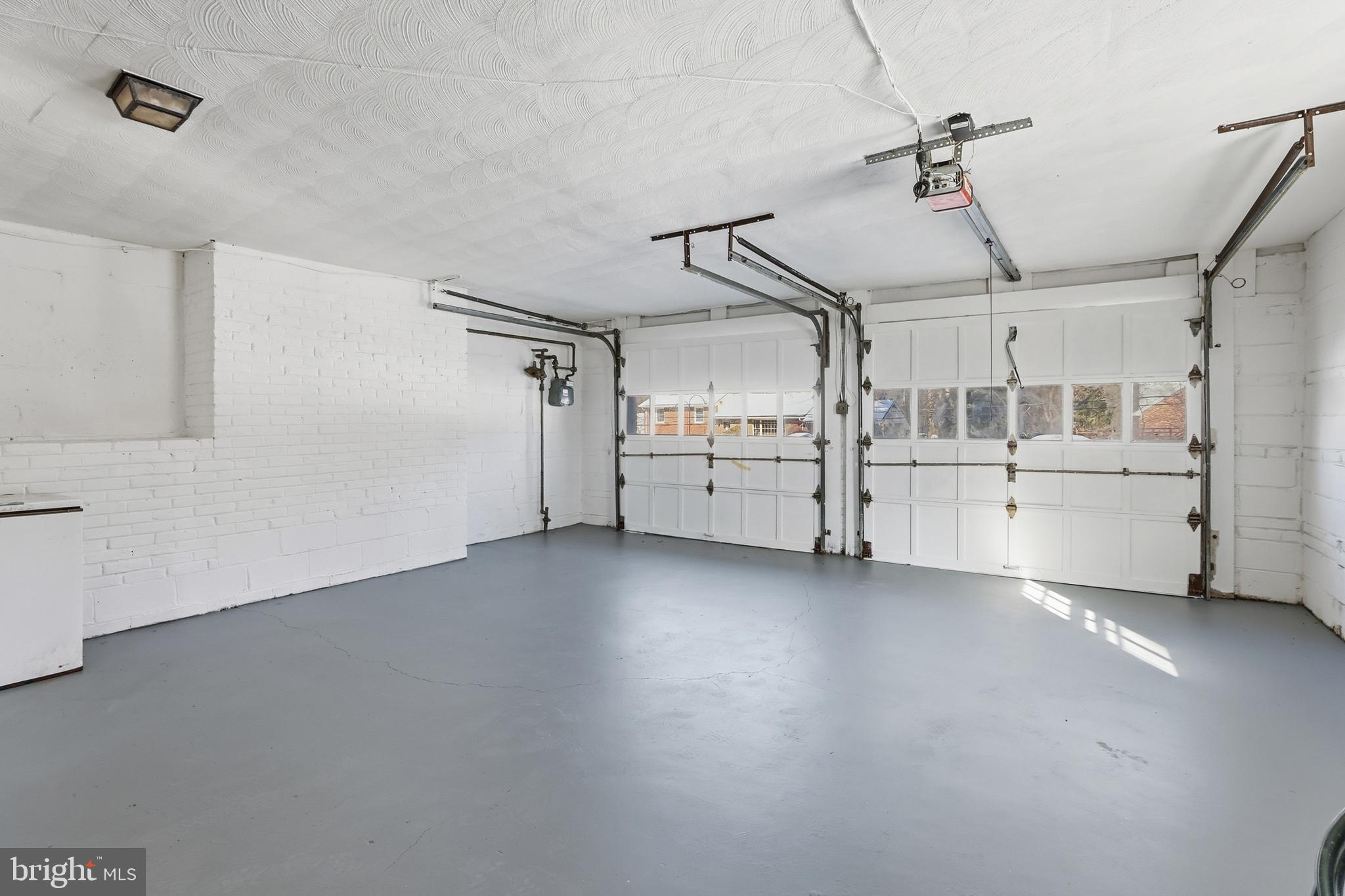 SHERWOOD FOREST - Residential