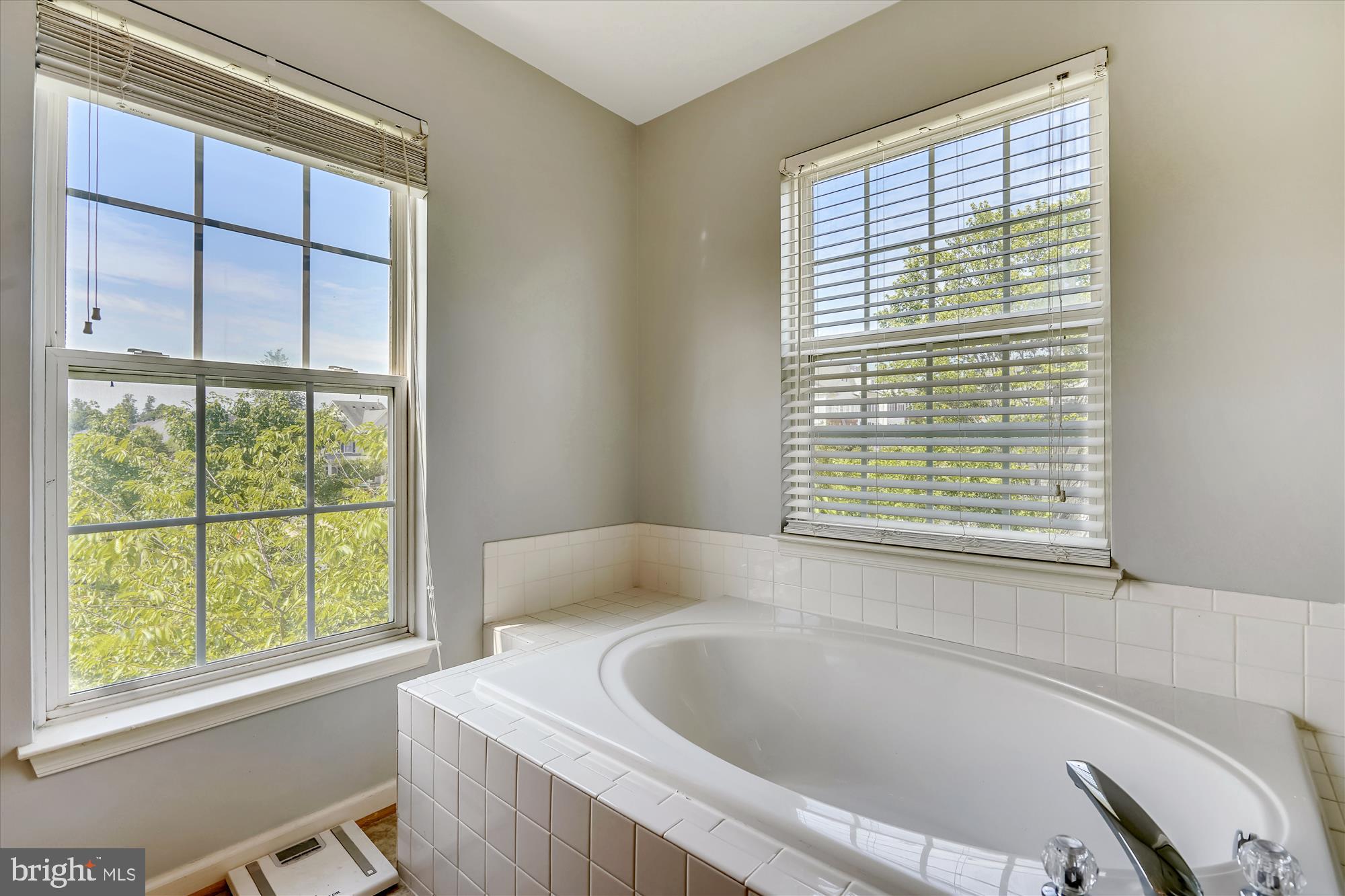 BRAEMAR/HIGHLAND - Residential