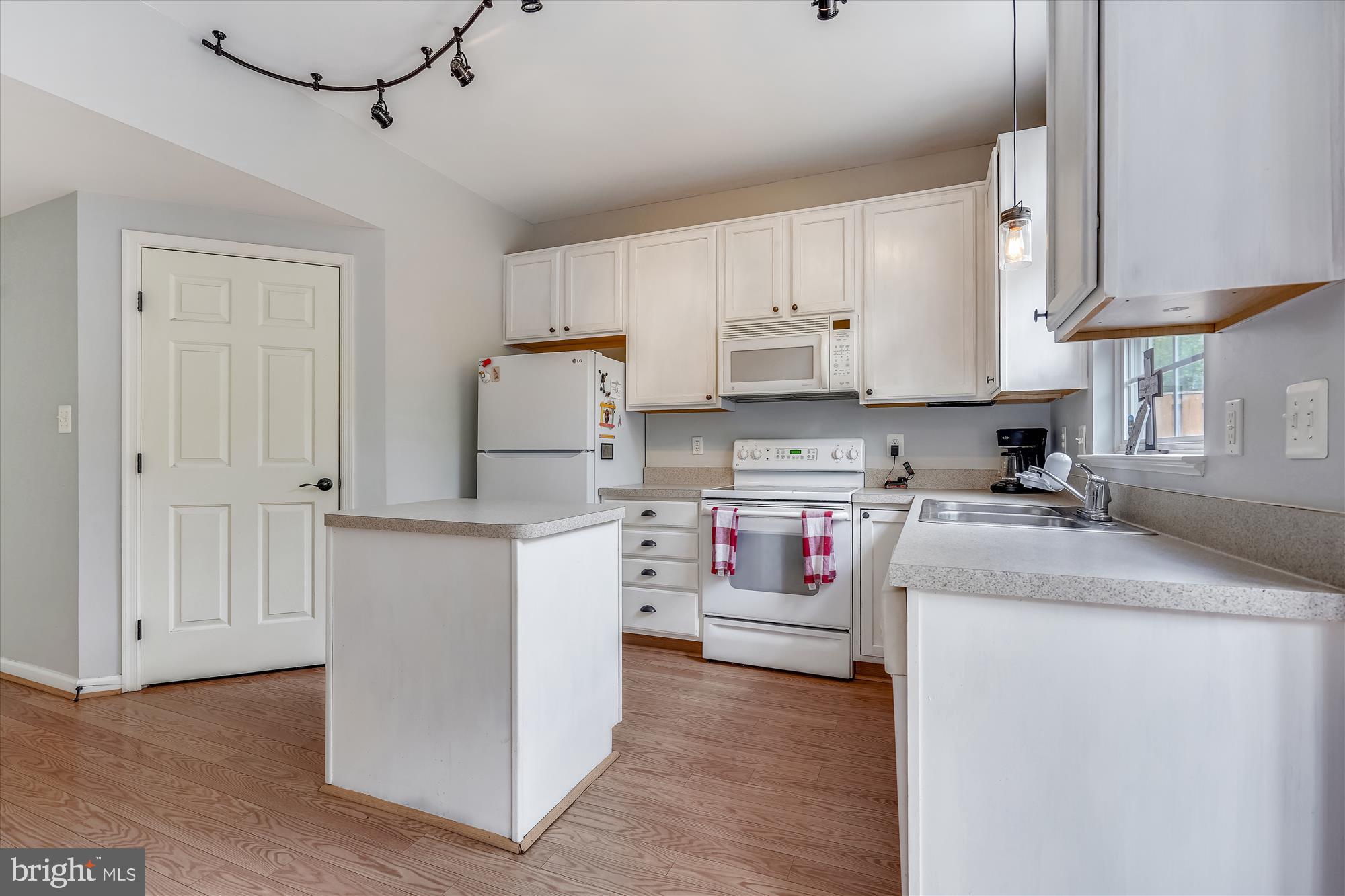 BRAEMAR/HIGHLAND - Residential