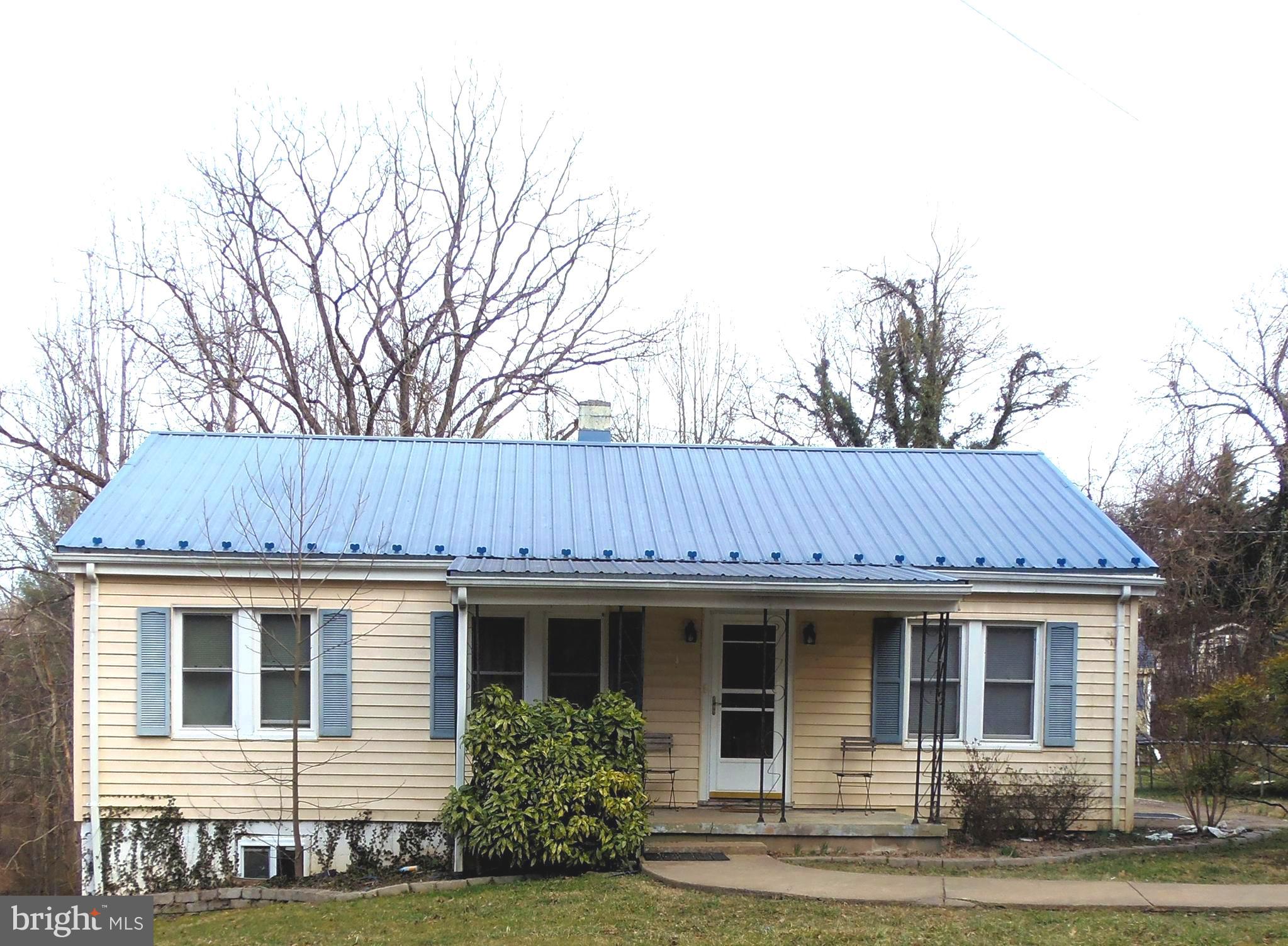 Welcome to this cozy 3-bedroom, 1-bathroom home nestled in the county. Whether you're looking for a starter home or a downsized option with room to grow. Offering great potential, it’s the perfect canvas for you to add your personal touch. The full basement provides endless possibilities for customization.
Don’t miss out on this fantastic opportunity—schedule your showing today!