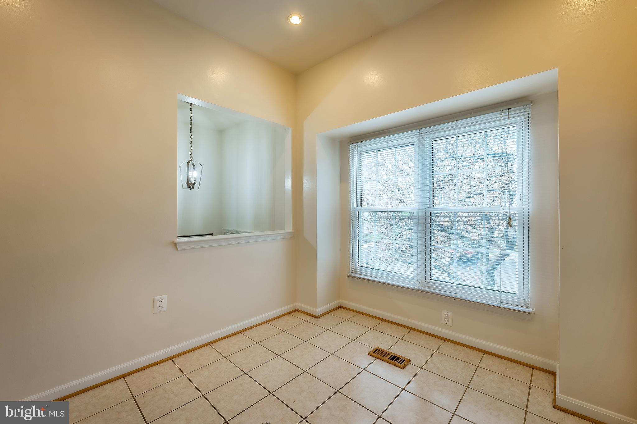 COLLEGE SQUARE - Residential Lease