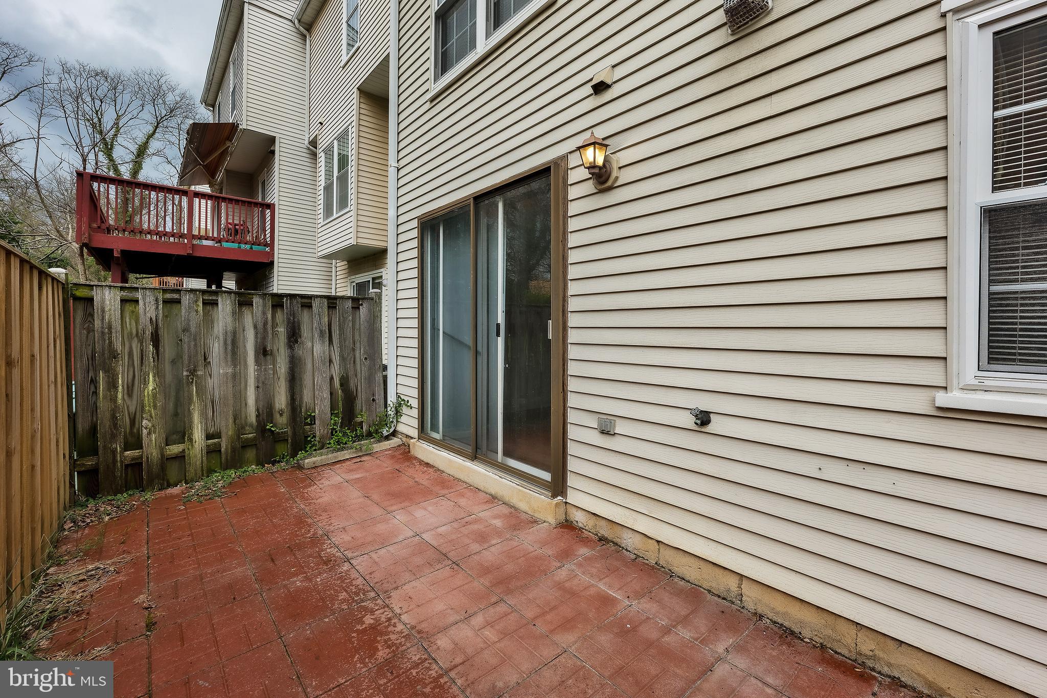 COLLEGE SQUARE - Residential Lease