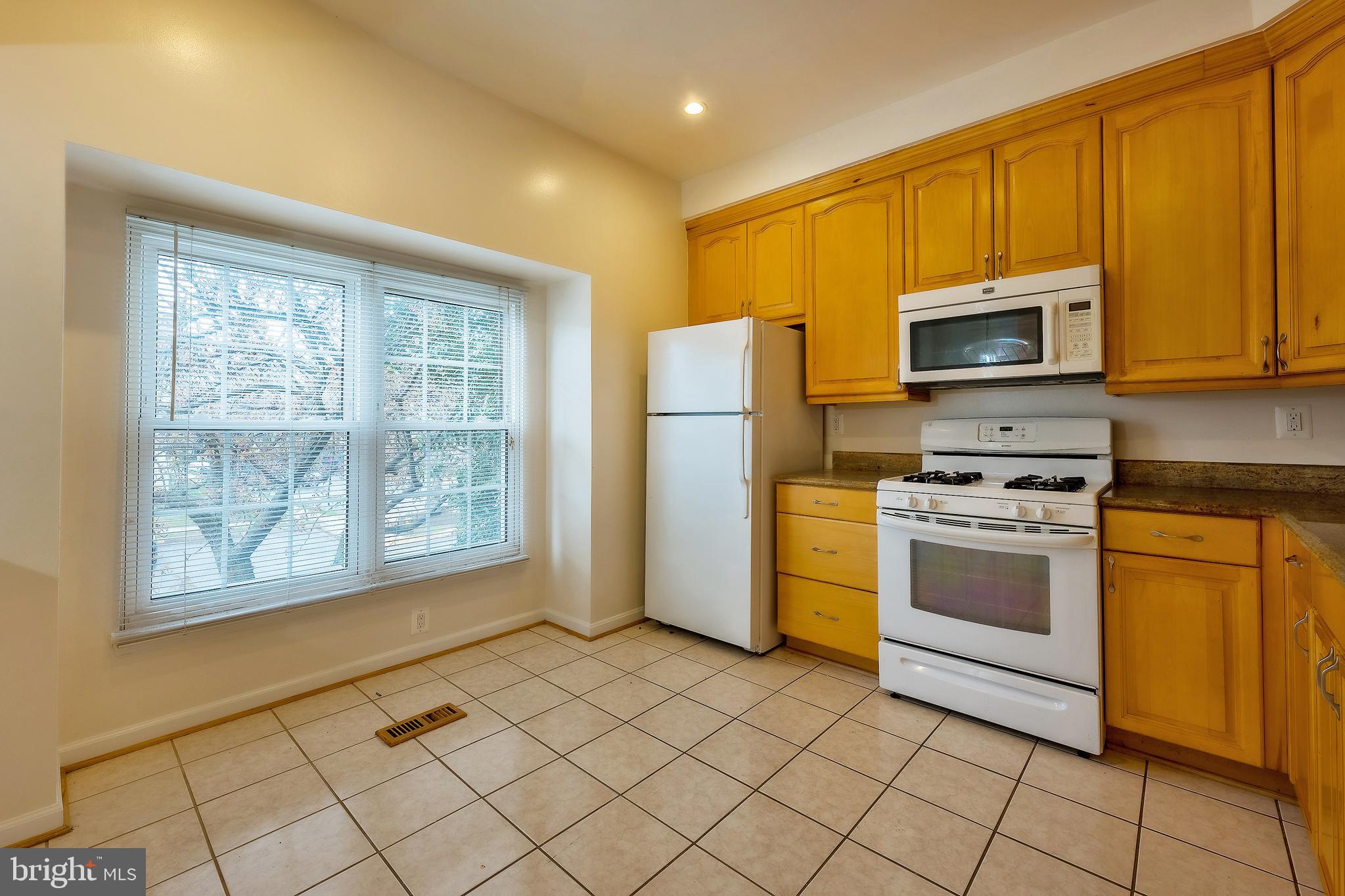 COLLEGE SQUARE - Residential Lease