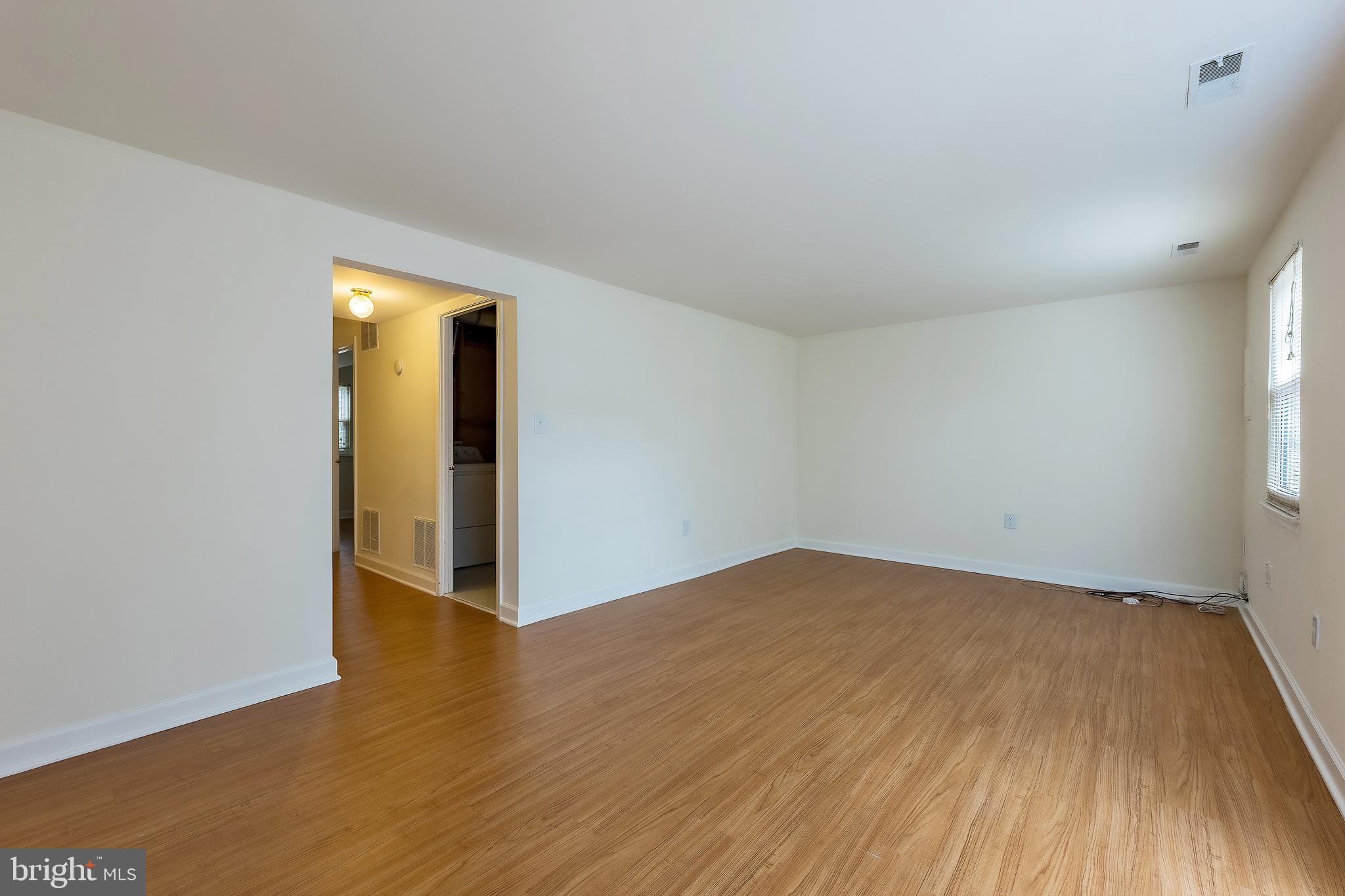 COLLEGE SQUARE - Residential Lease