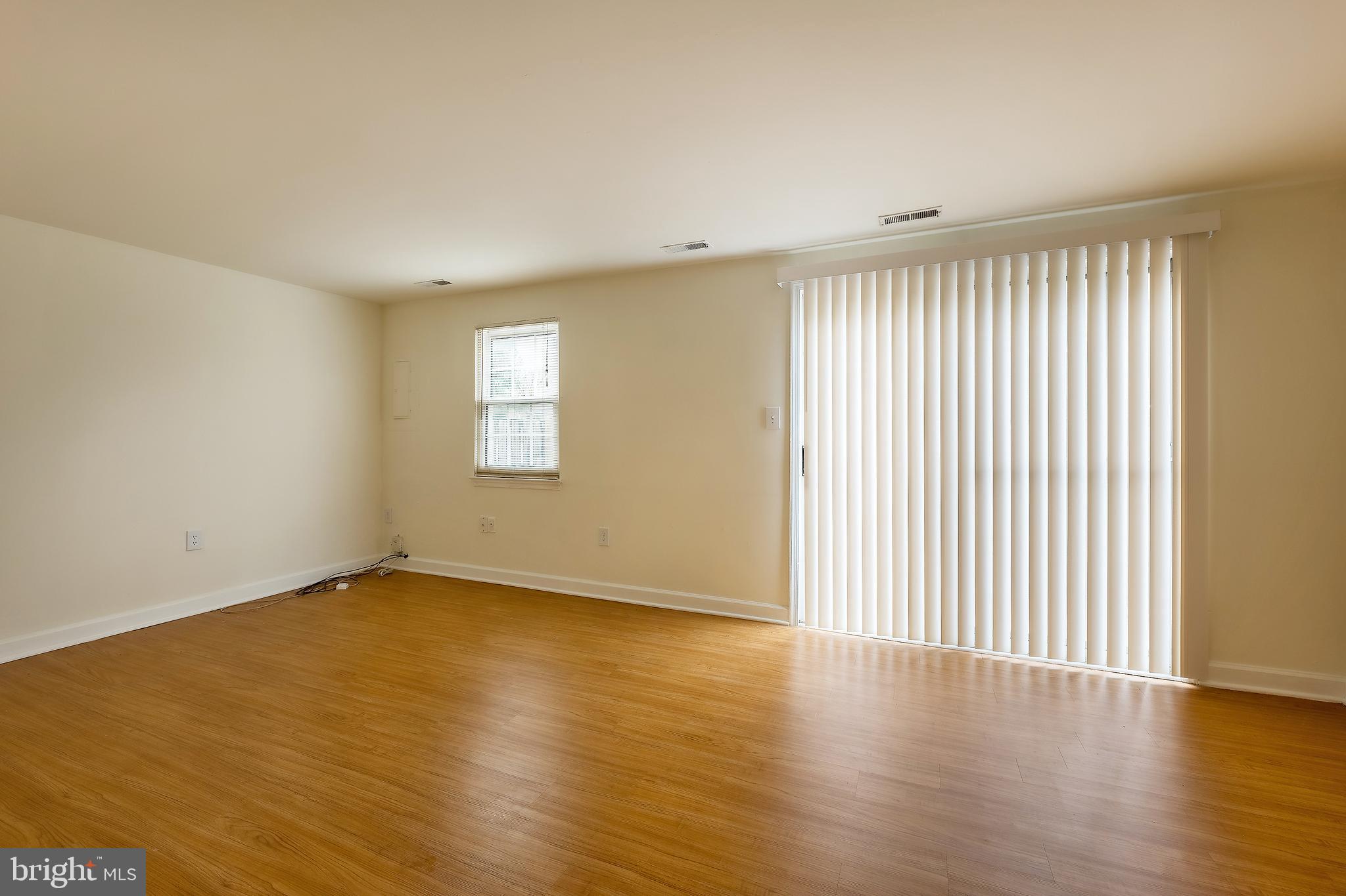 COLLEGE SQUARE - Residential Lease