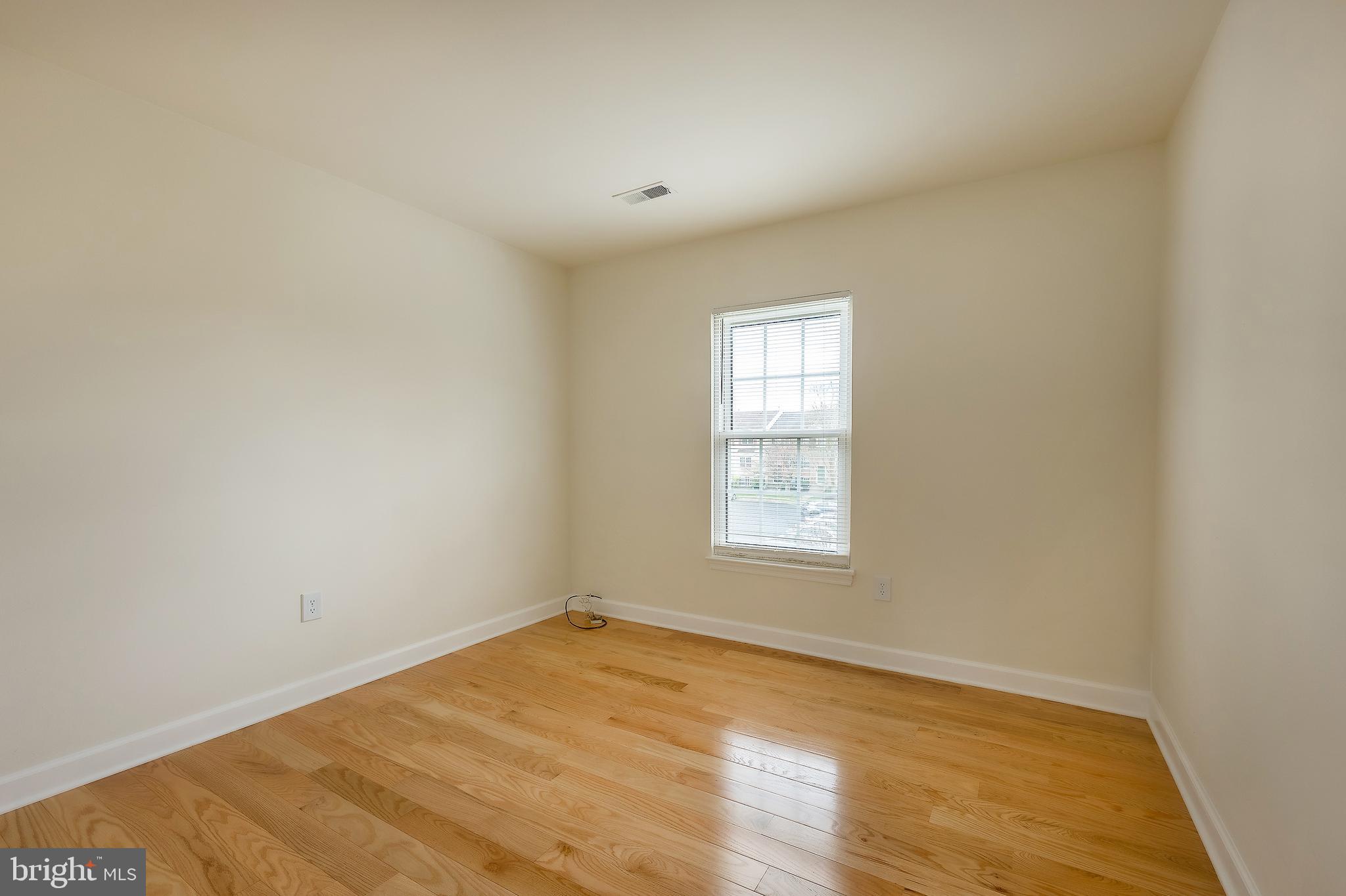 COLLEGE SQUARE - Residential Lease