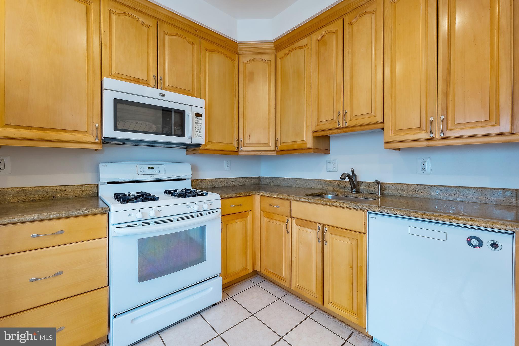 COLLEGE SQUARE - Residential Lease