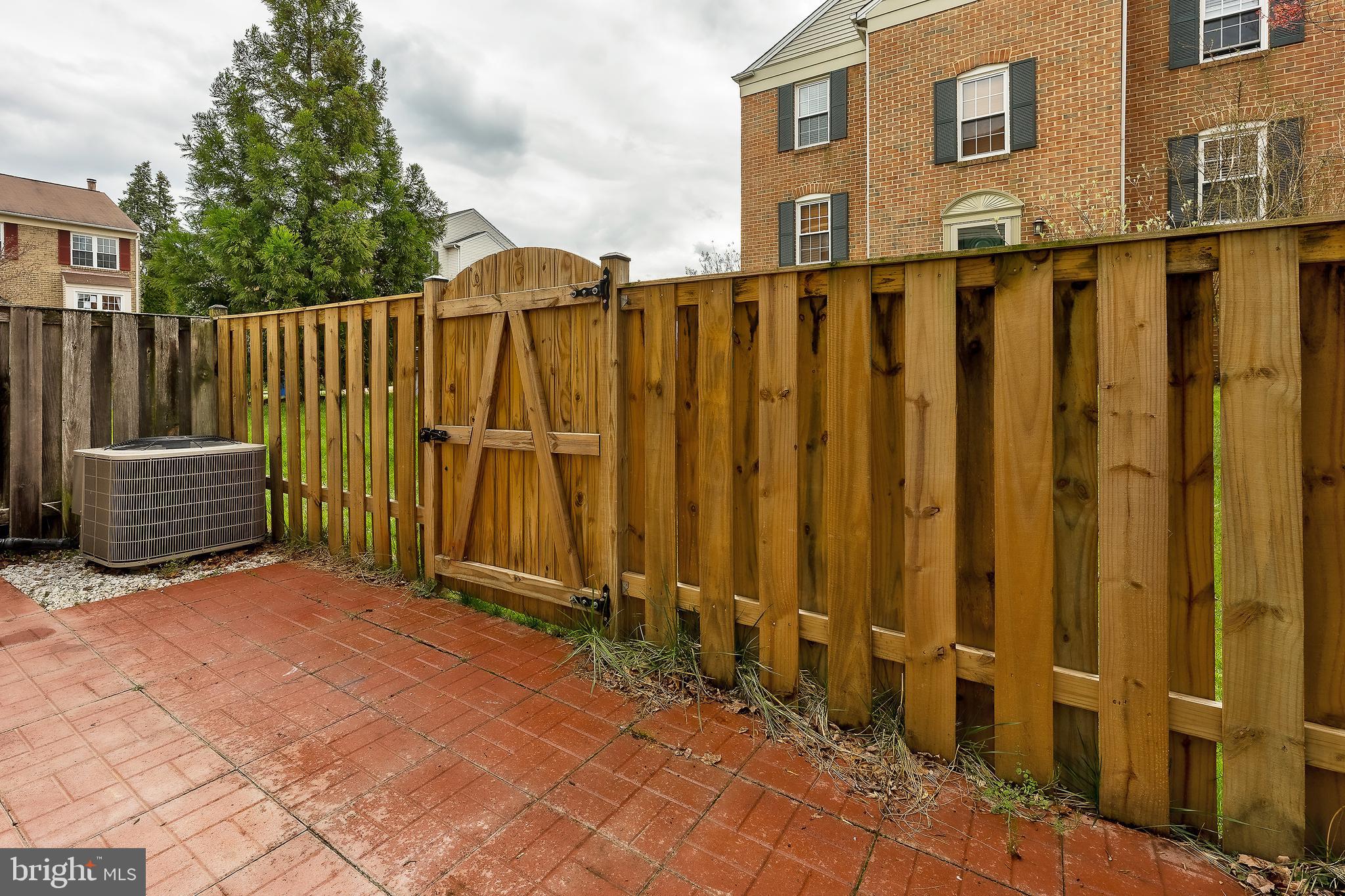 COLLEGE SQUARE - Residential Lease