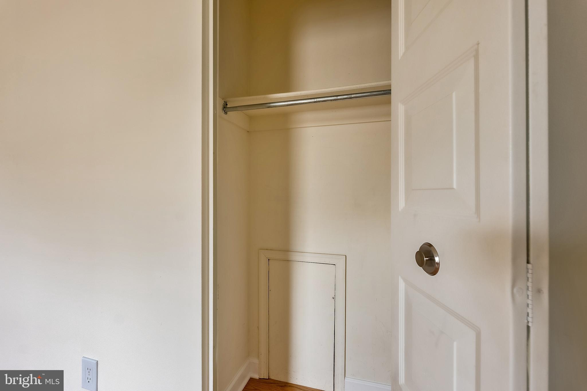 COLLEGE SQUARE - Residential Lease