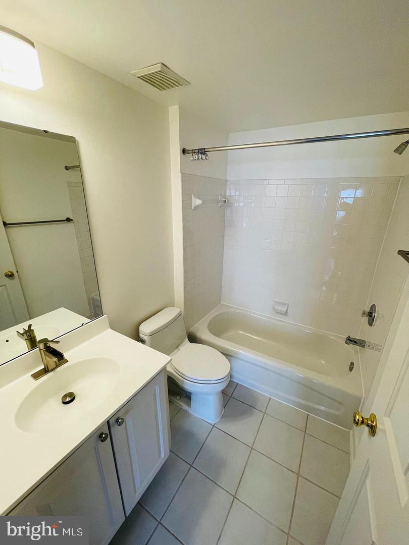 OLD TOWN GREENS - Residential Lease