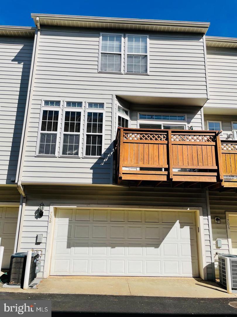 OLD TOWN GREENS - Residential Lease