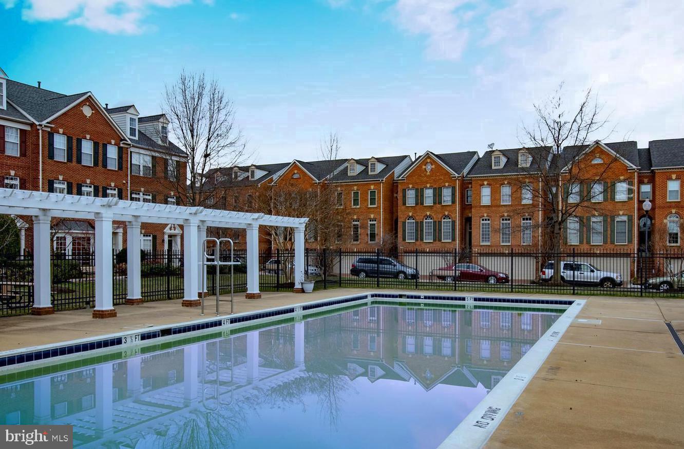 OLD TOWN GREENS - Residential Lease