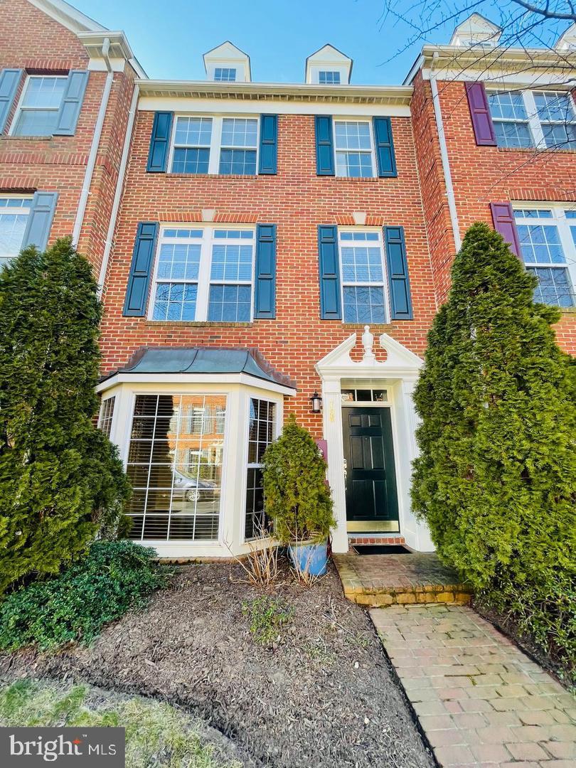 OLD TOWN GREENS - Residential Lease