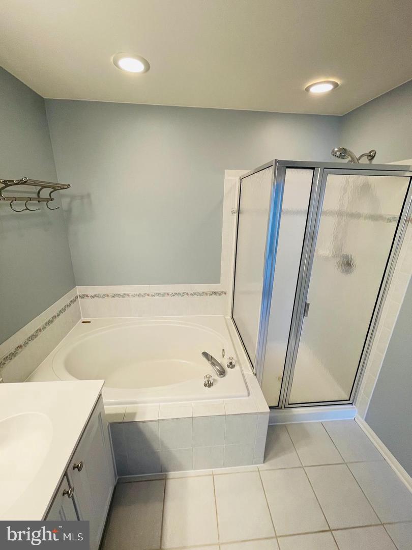 OLD TOWN GREENS - Residential Lease