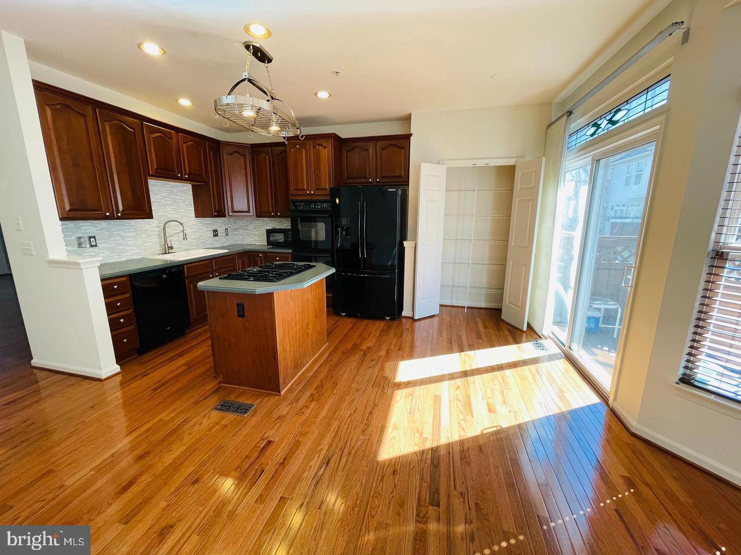 OLD TOWN GREENS - Residential Lease