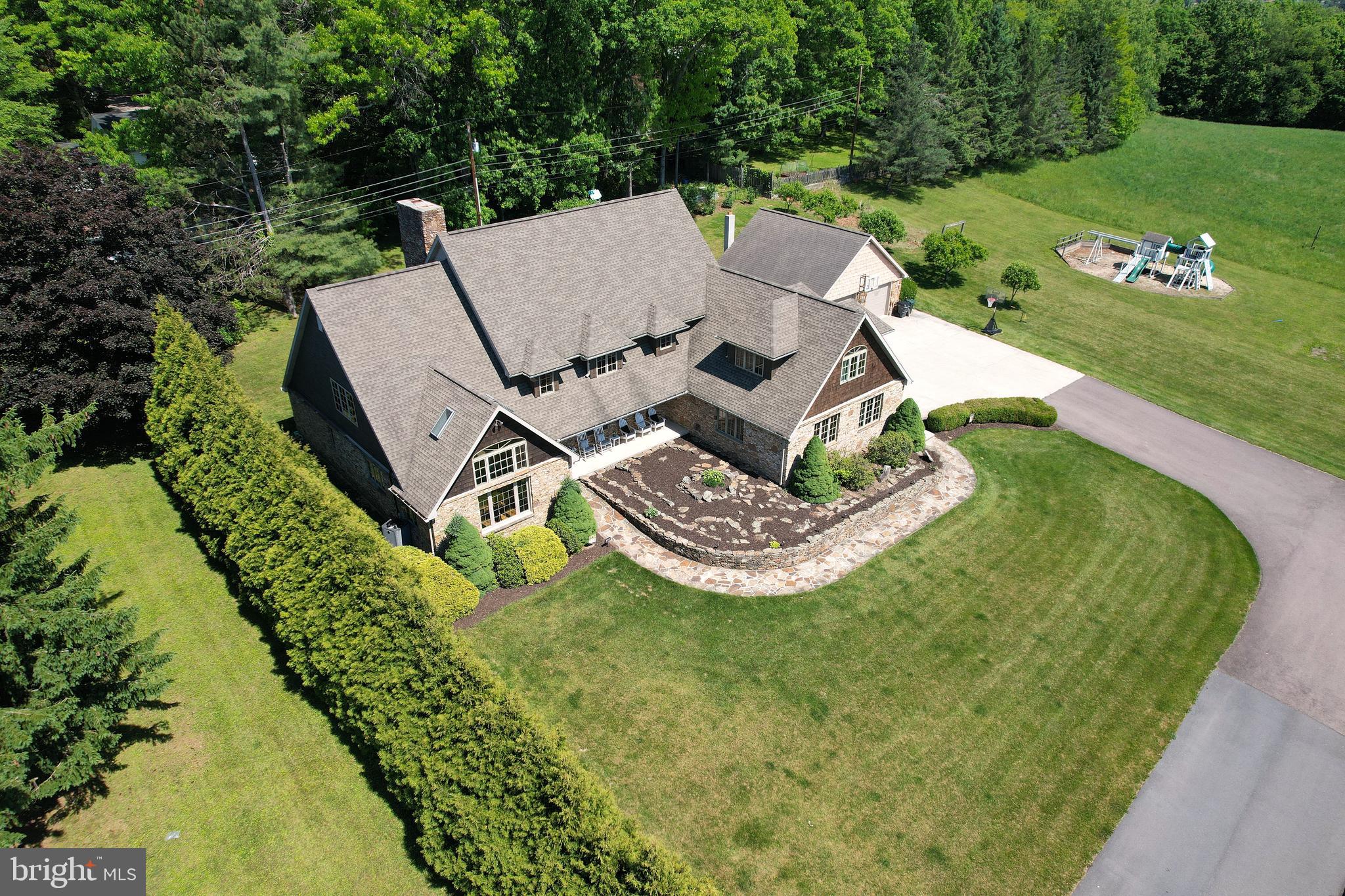 206 PINECREST DRIVE