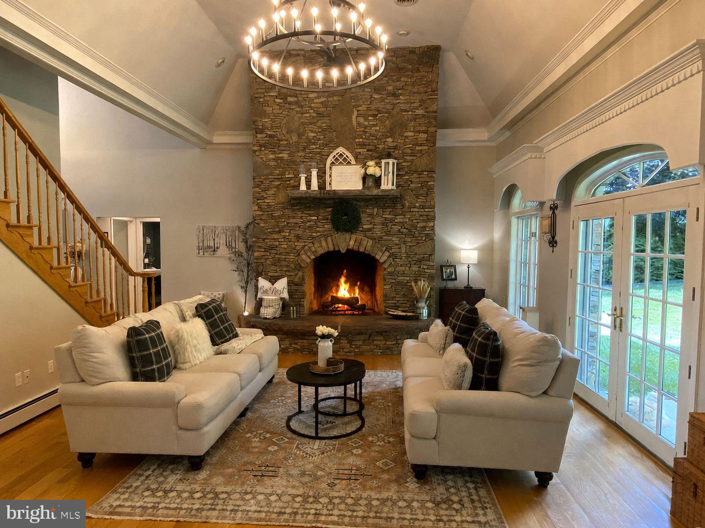 206 PINECREST DRIVE