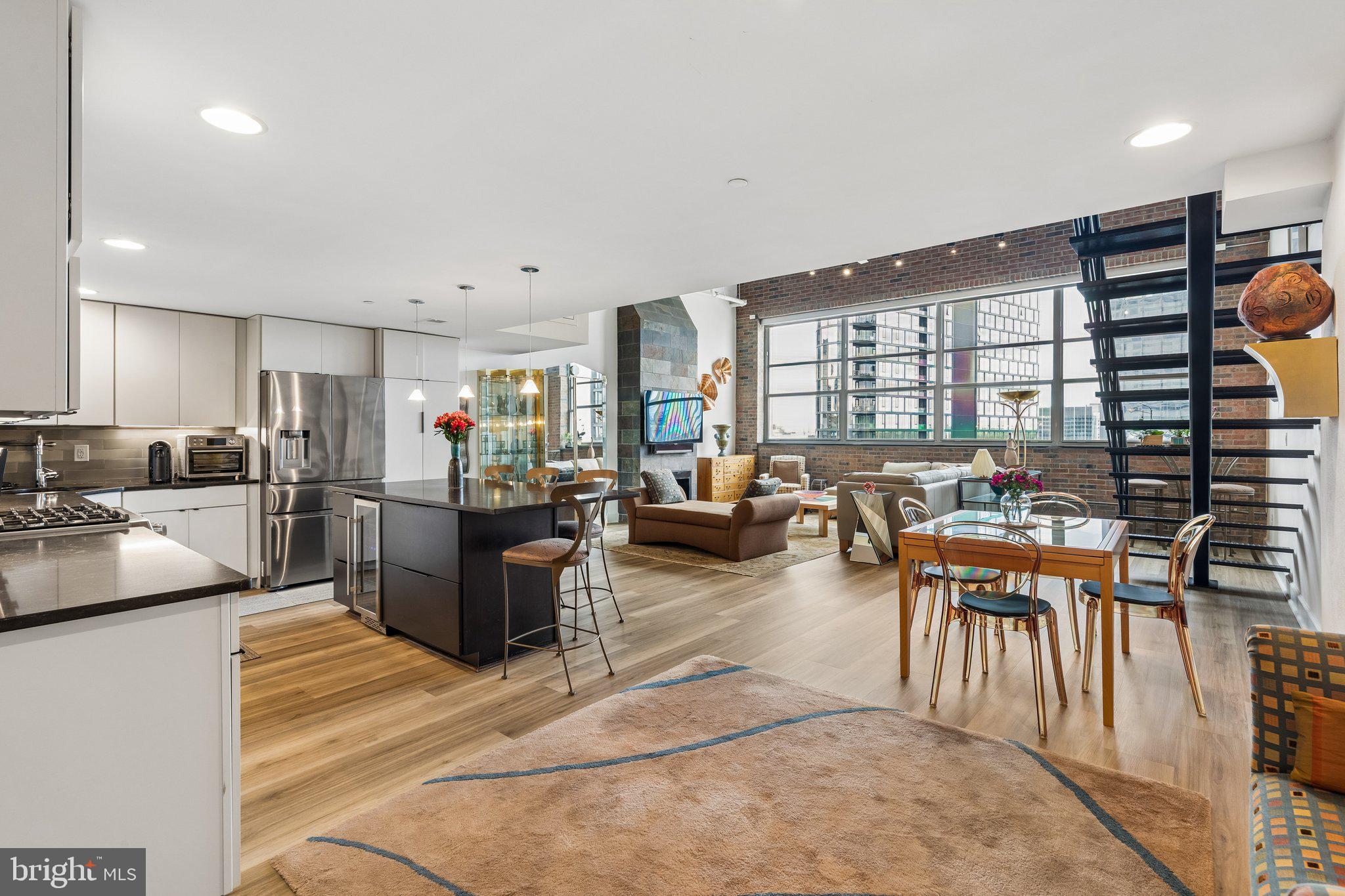 LOGAN SQUARE - Residential