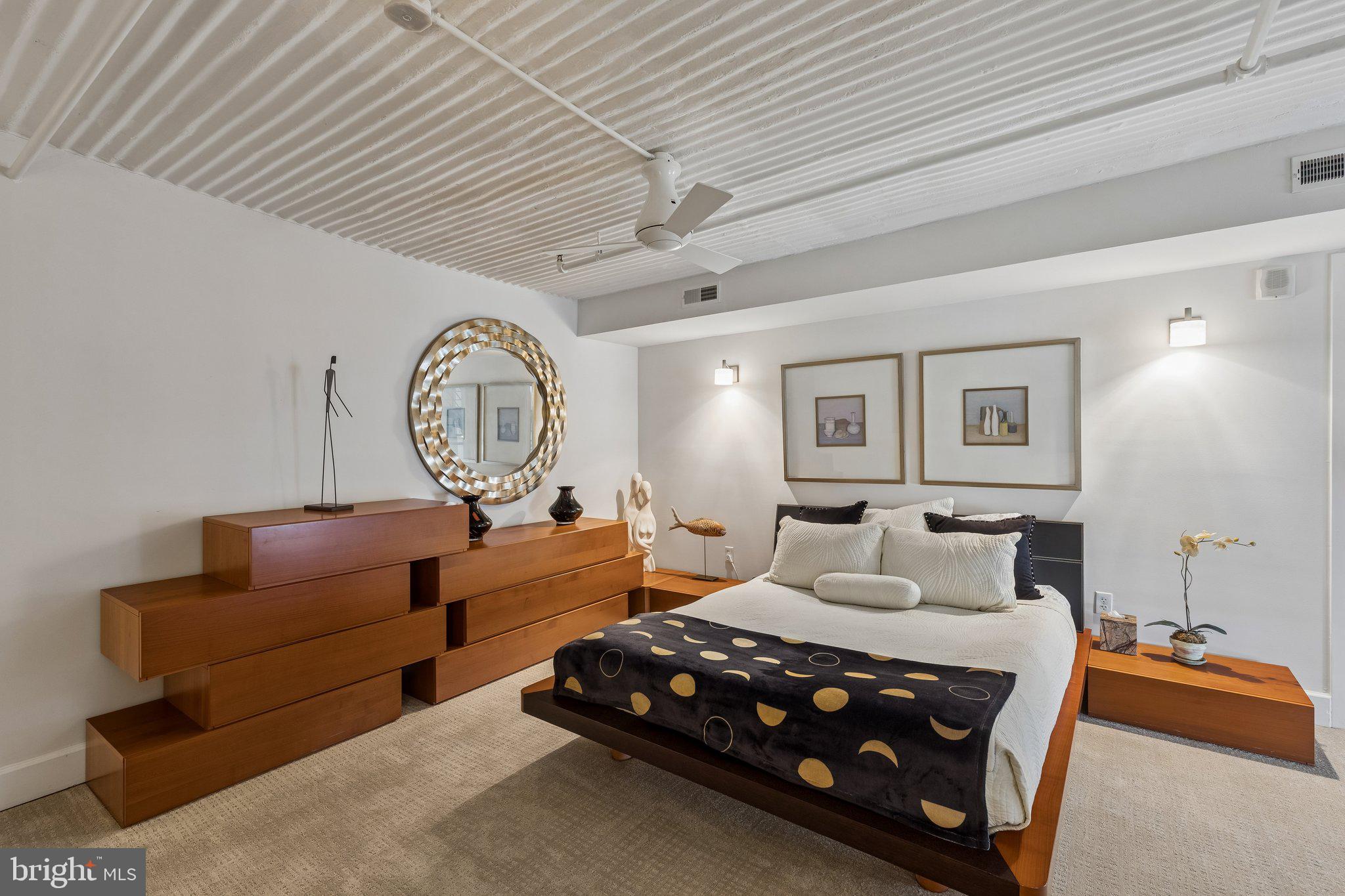 LOGAN SQUARE - Residential