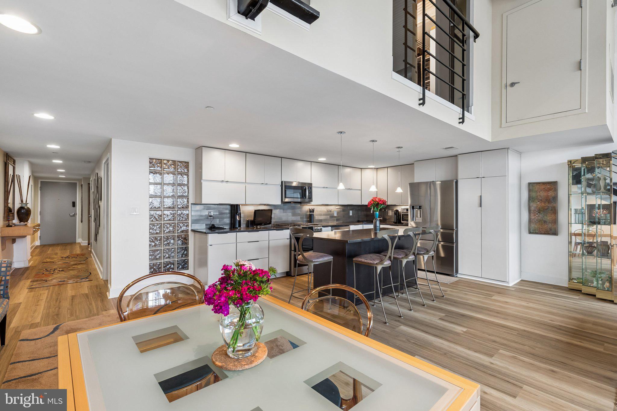 LOGAN SQUARE - Residential