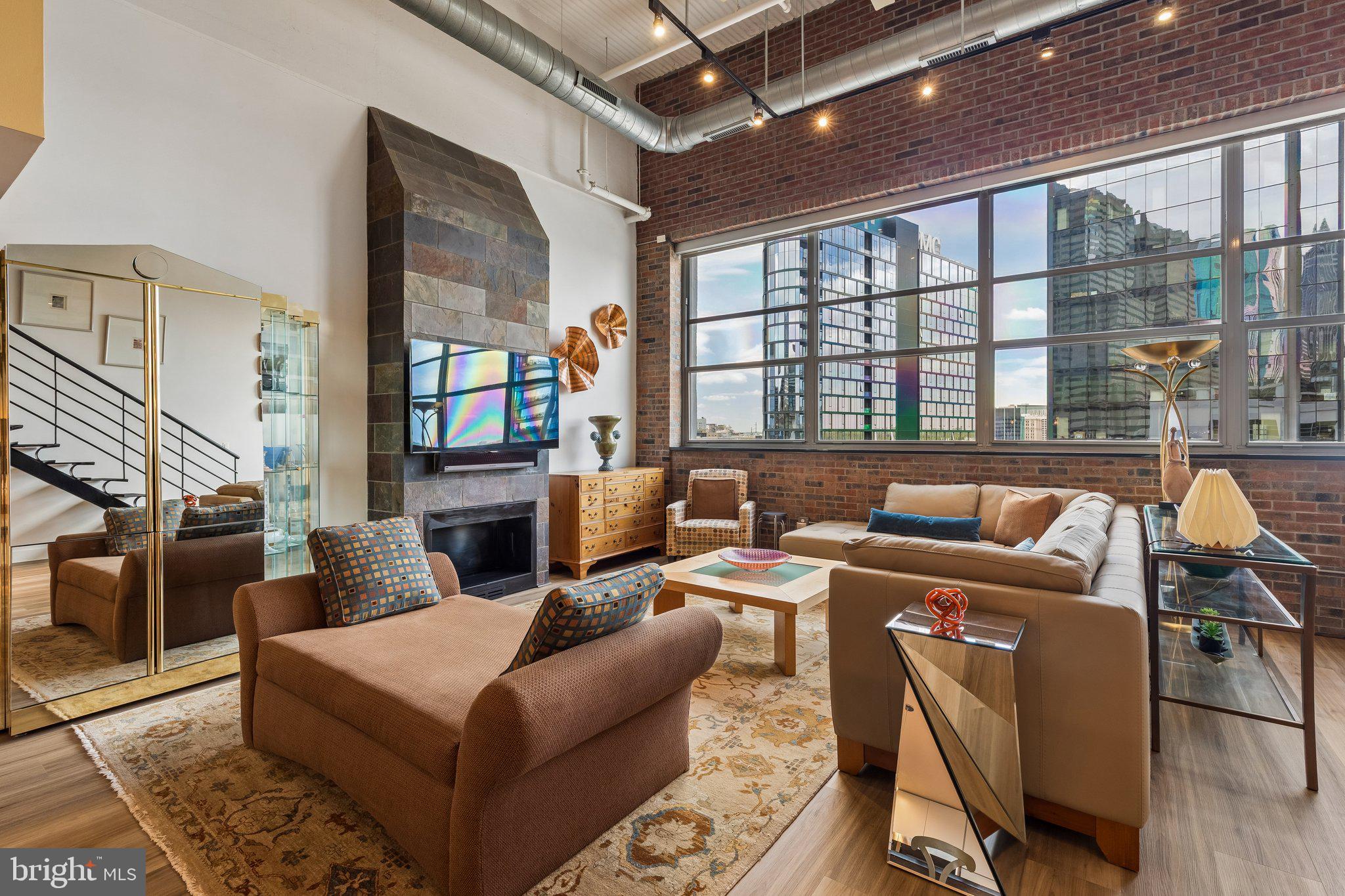 LOGAN SQUARE - Residential