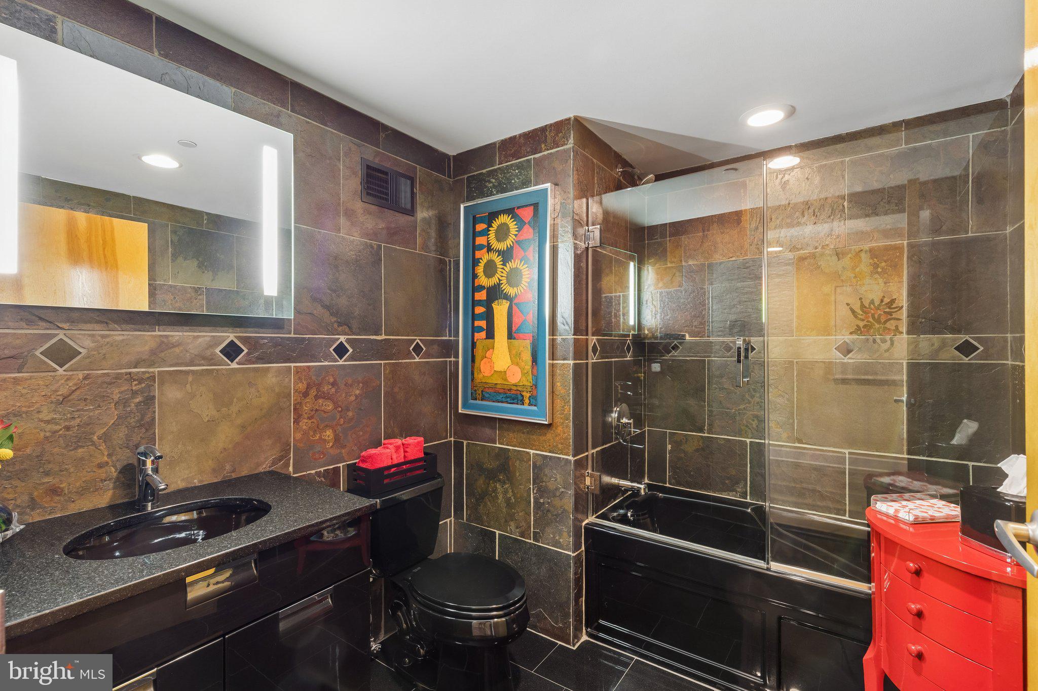 LOGAN SQUARE - Residential