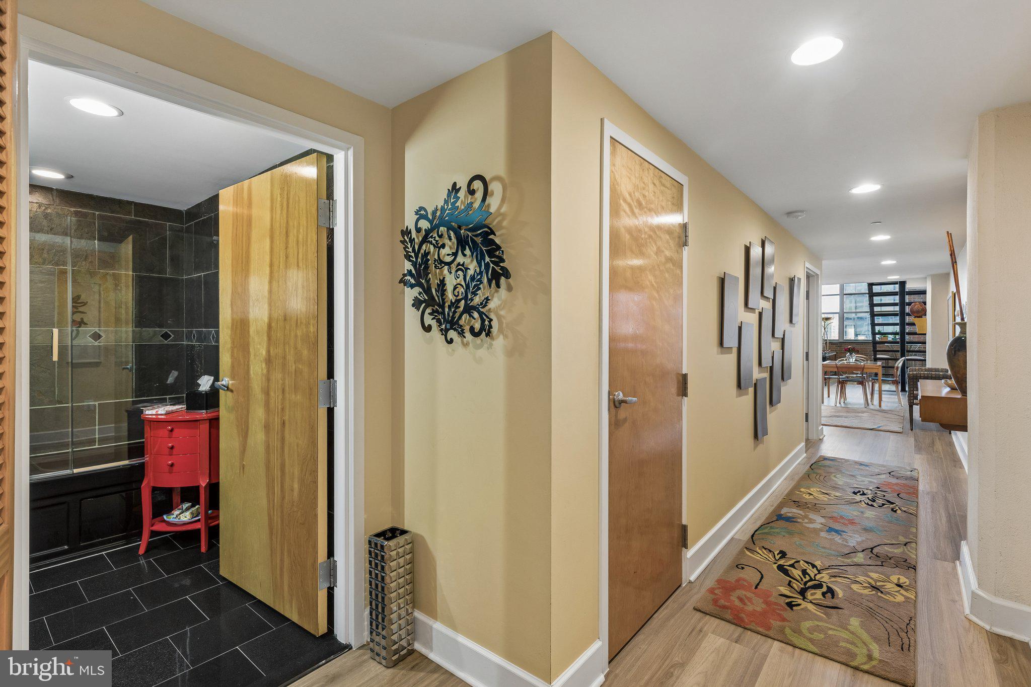 LOGAN SQUARE - Residential