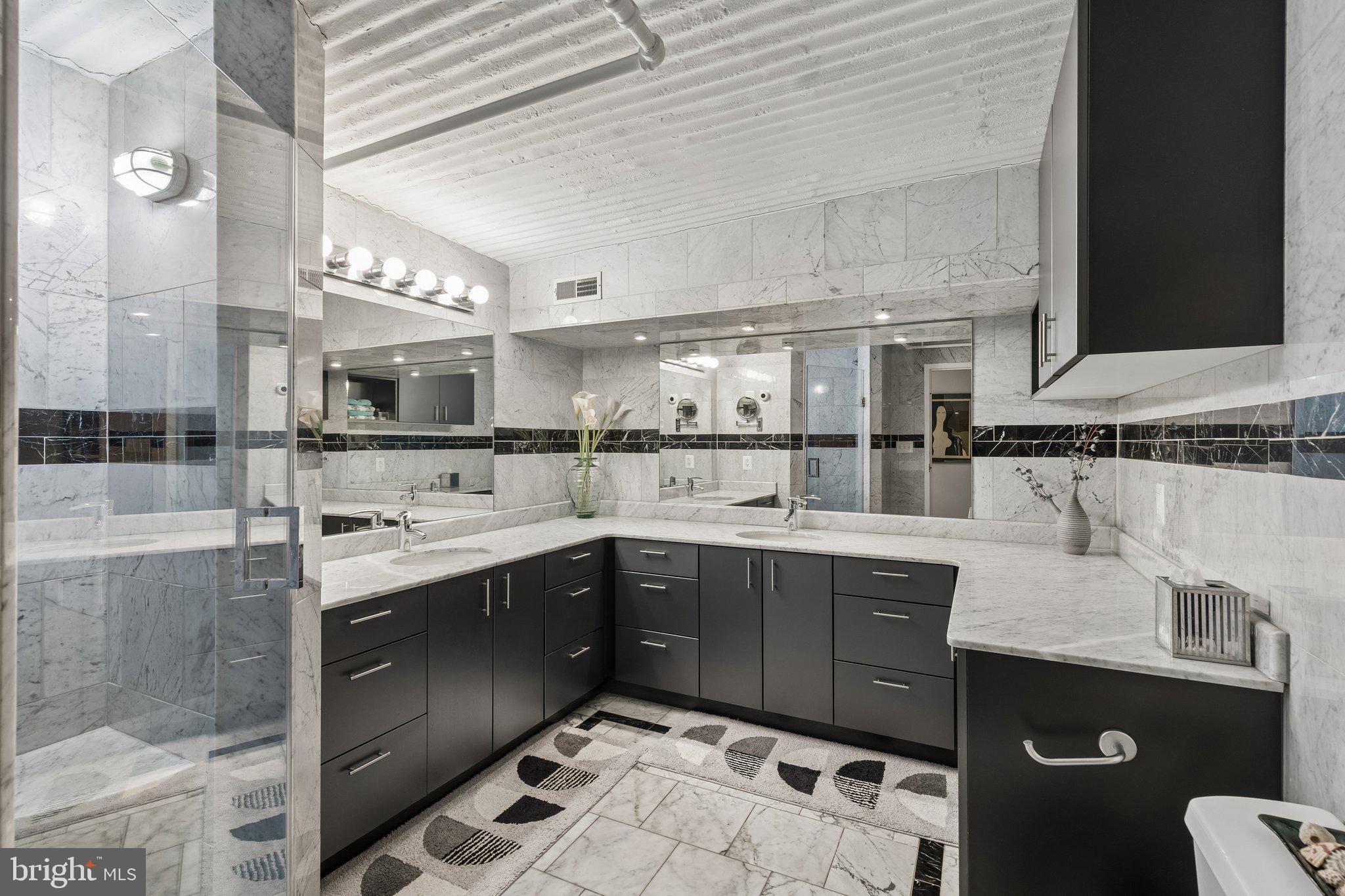 LOGAN SQUARE - Residential