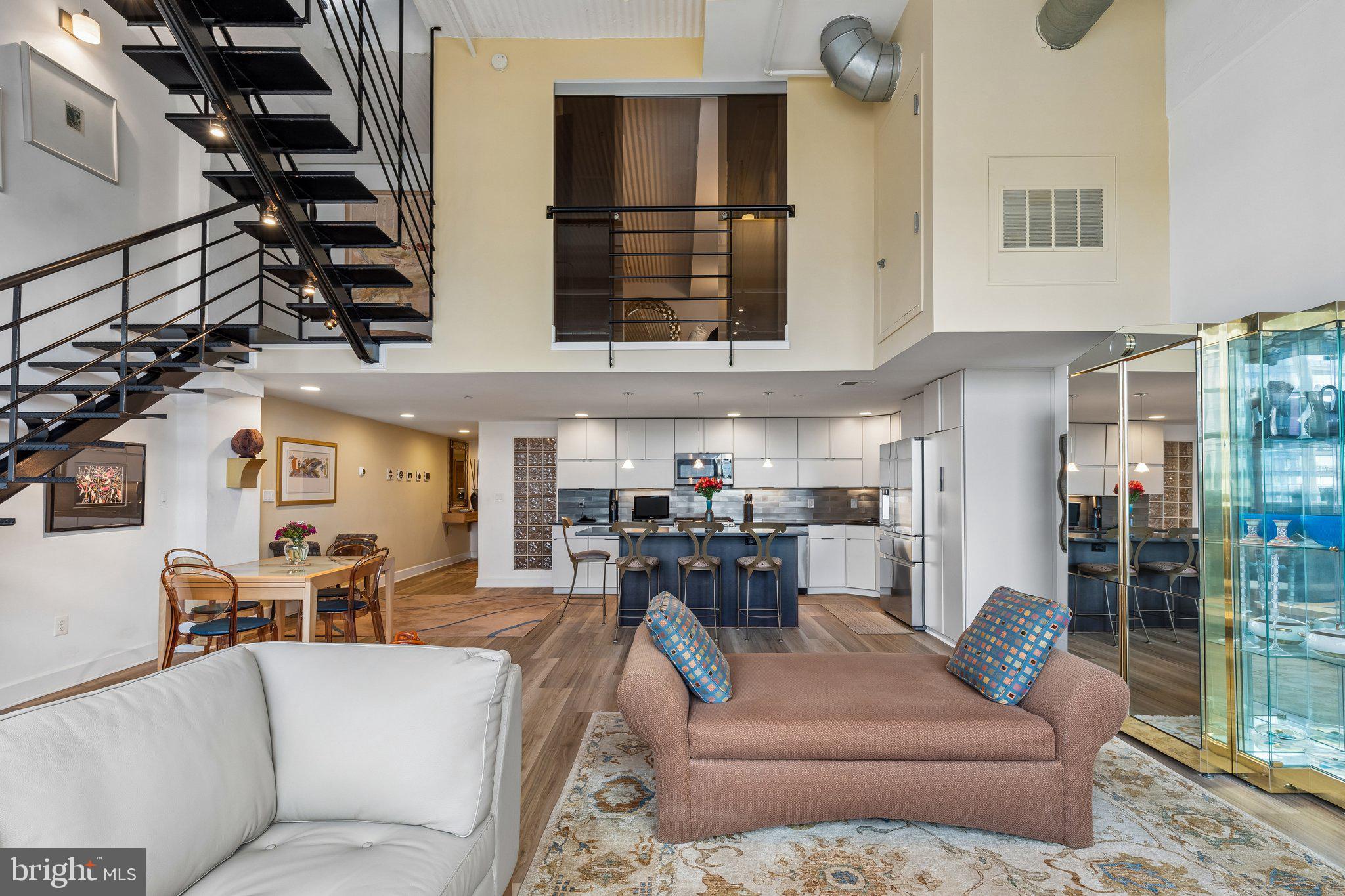 LOGAN SQUARE - Residential