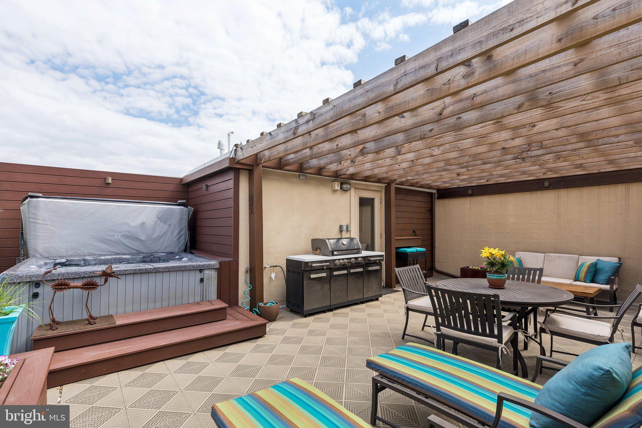 LOGAN SQUARE - Residential