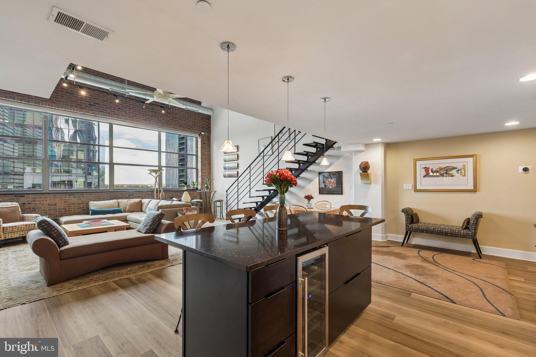 LOGAN SQUARE - Residential