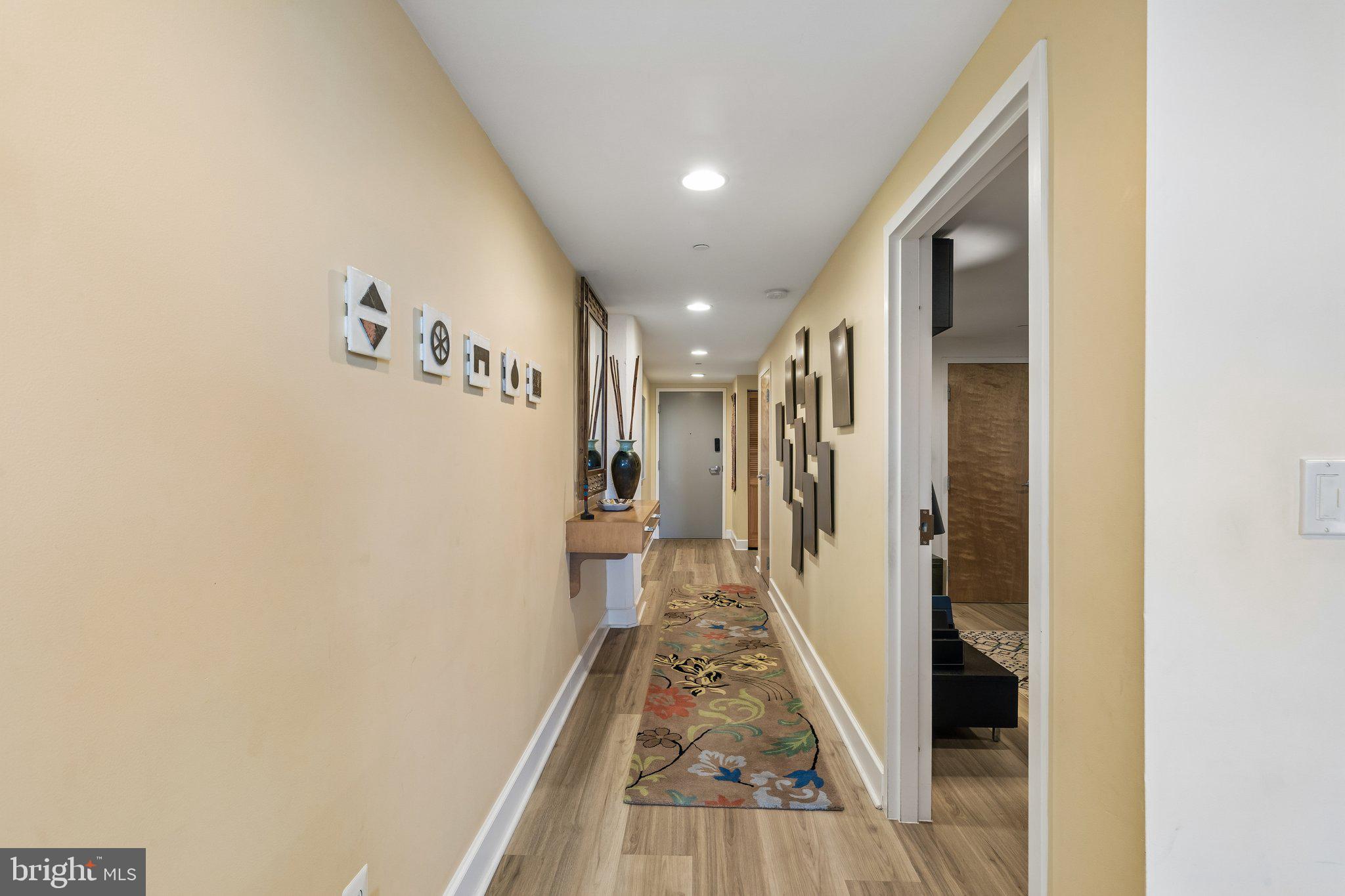 LOGAN SQUARE - Residential