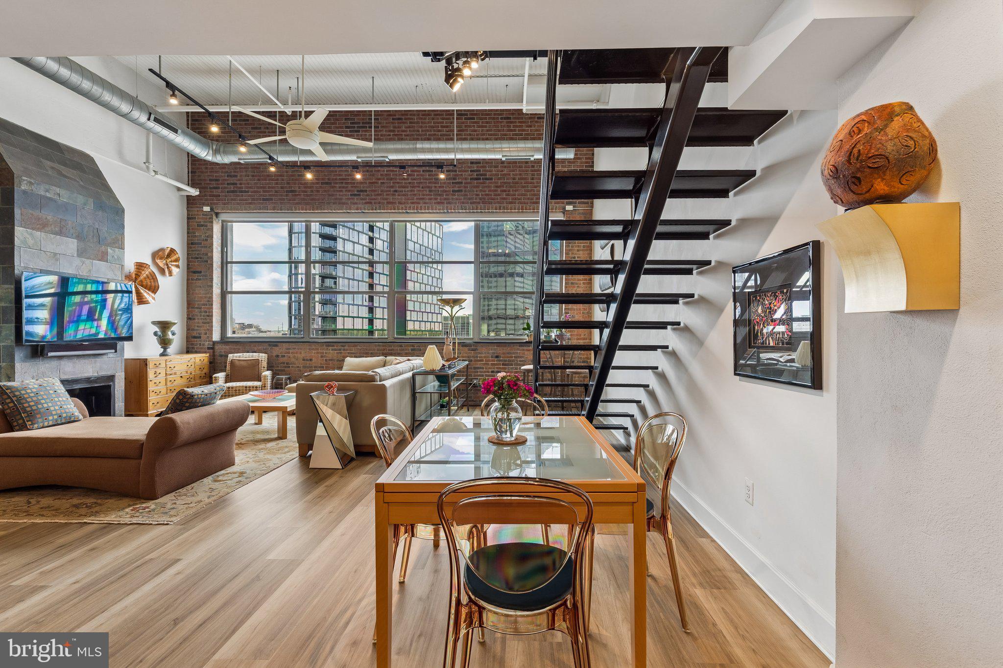 LOGAN SQUARE - Residential