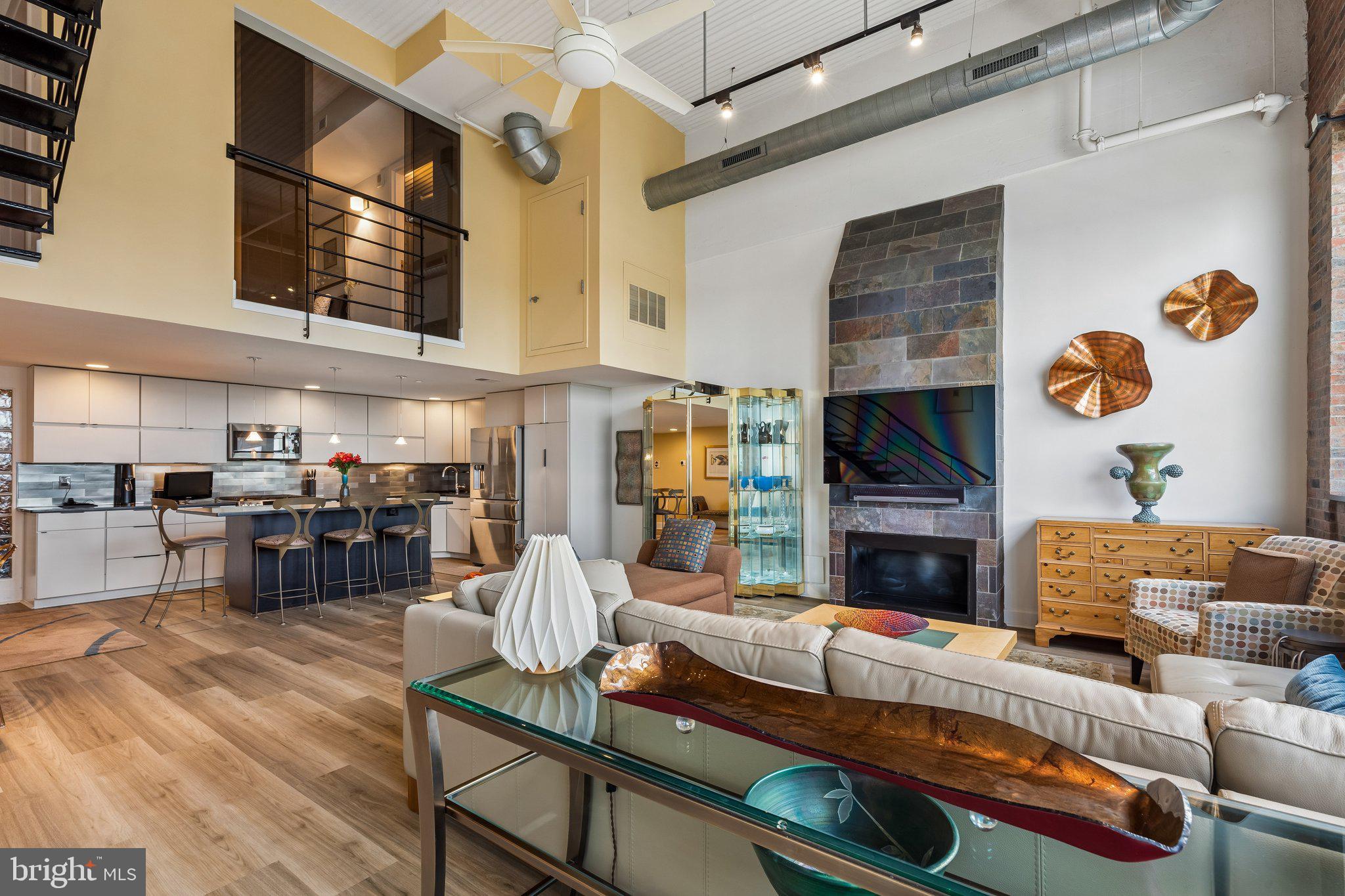 LOGAN SQUARE - Residential