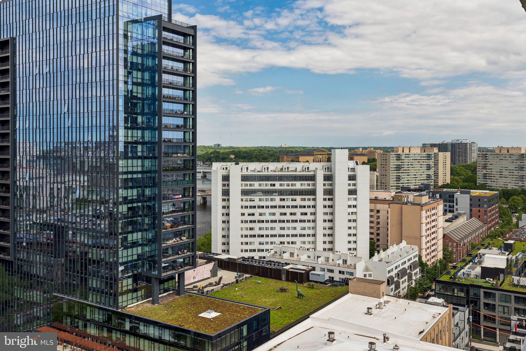LOGAN SQUARE - Residential
