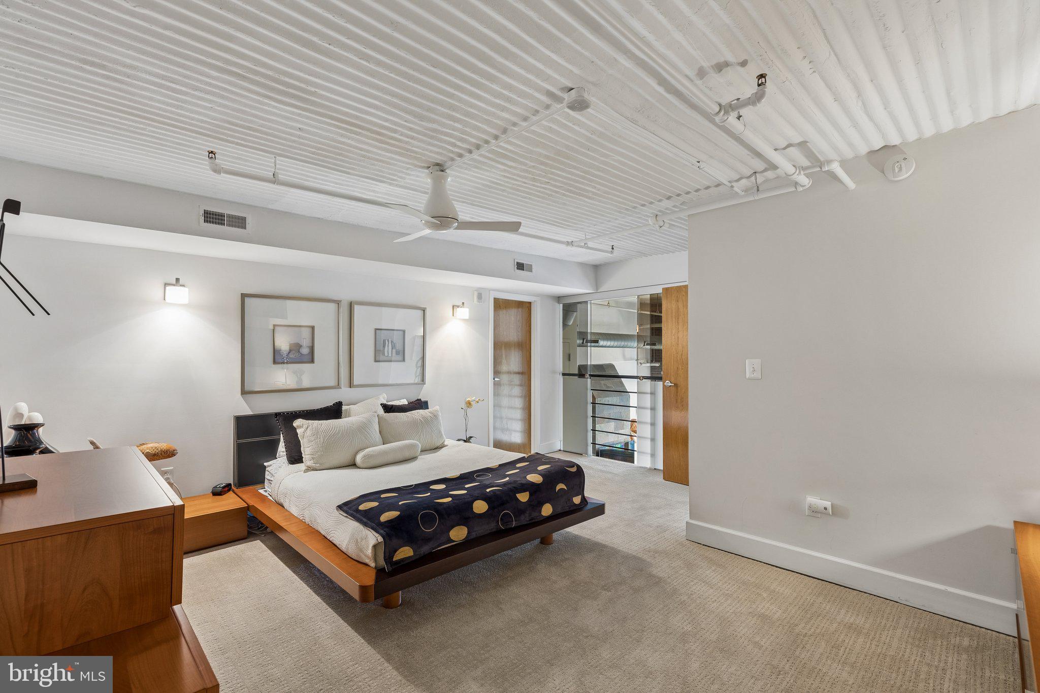 LOGAN SQUARE - Residential