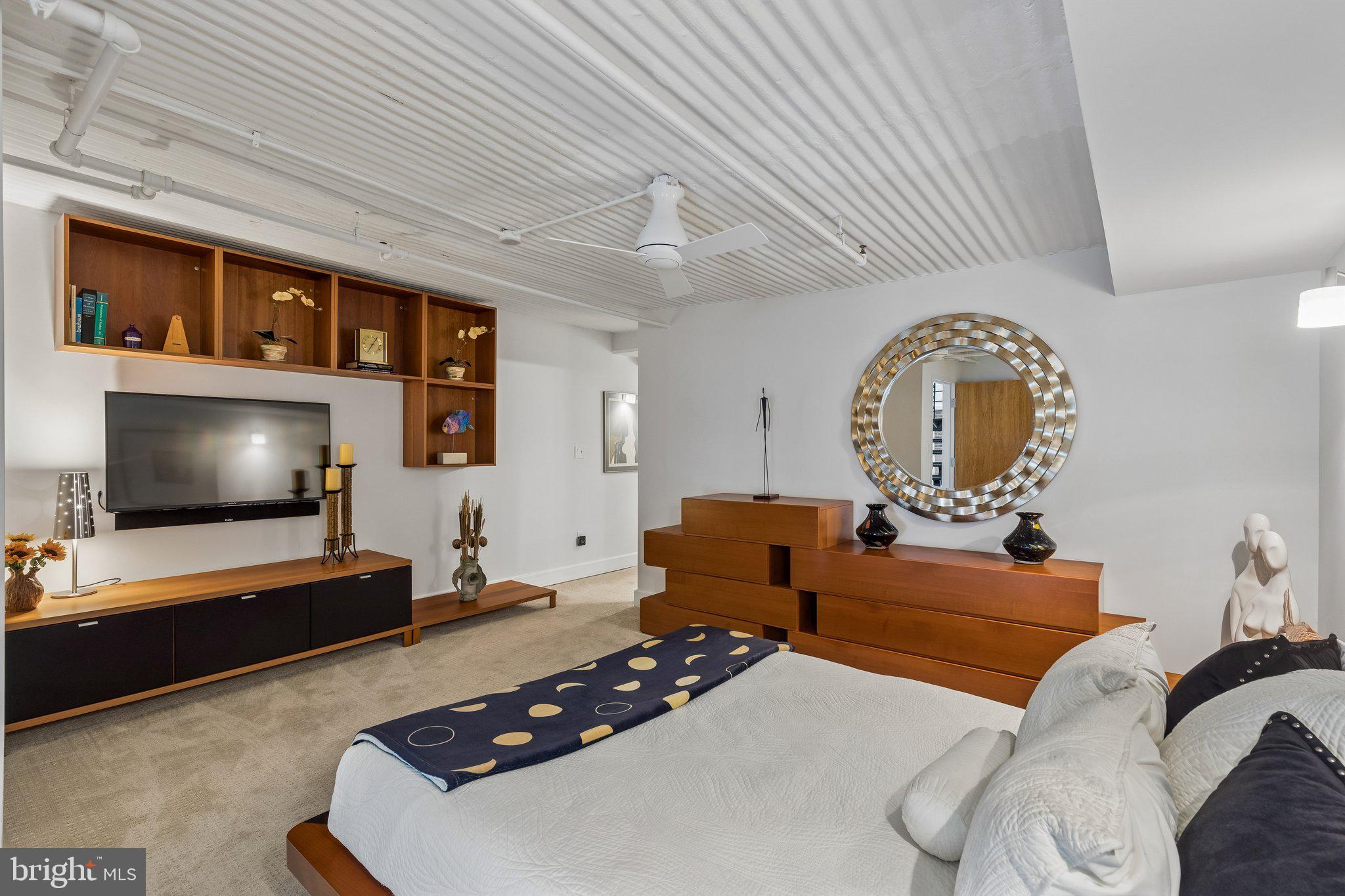 LOGAN SQUARE - Residential