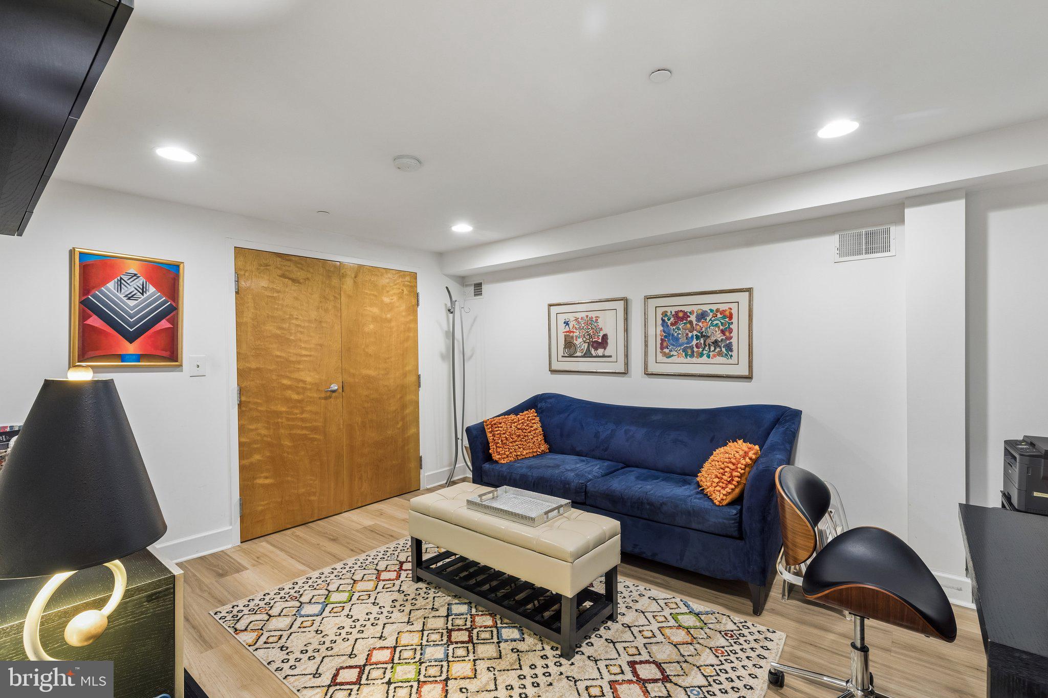LOGAN SQUARE - Residential