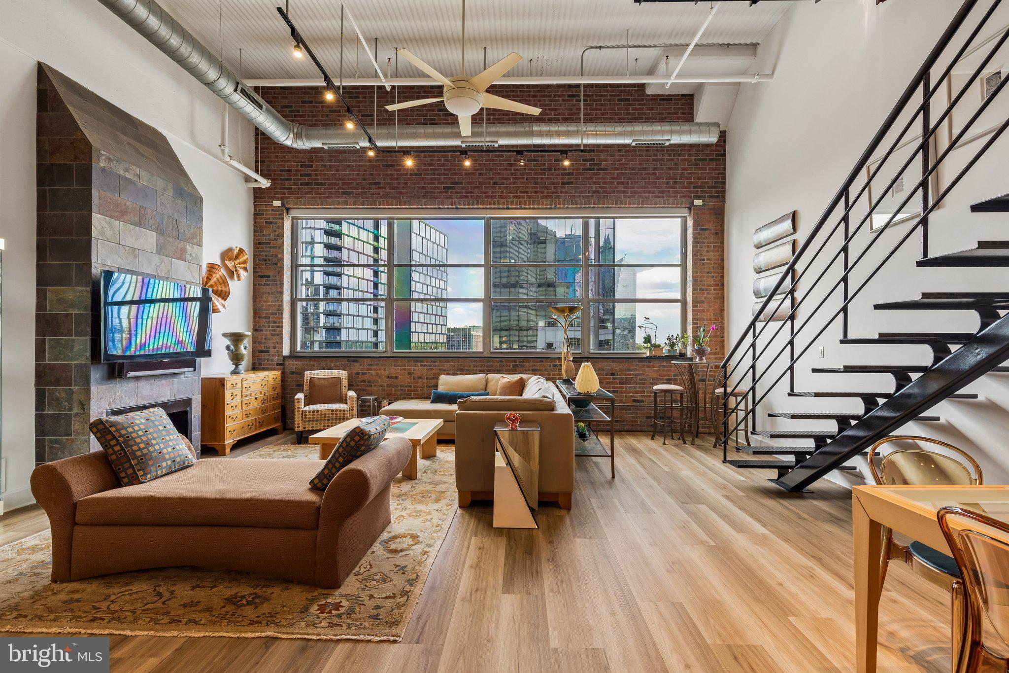LOGAN SQUARE - Residential