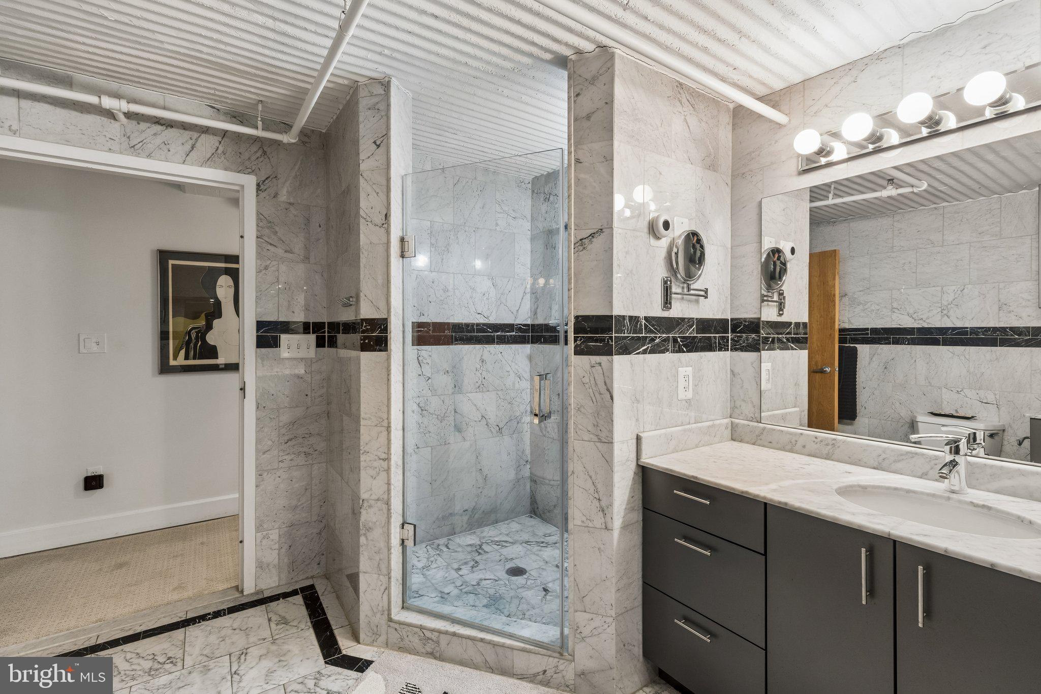 LOGAN SQUARE - Residential